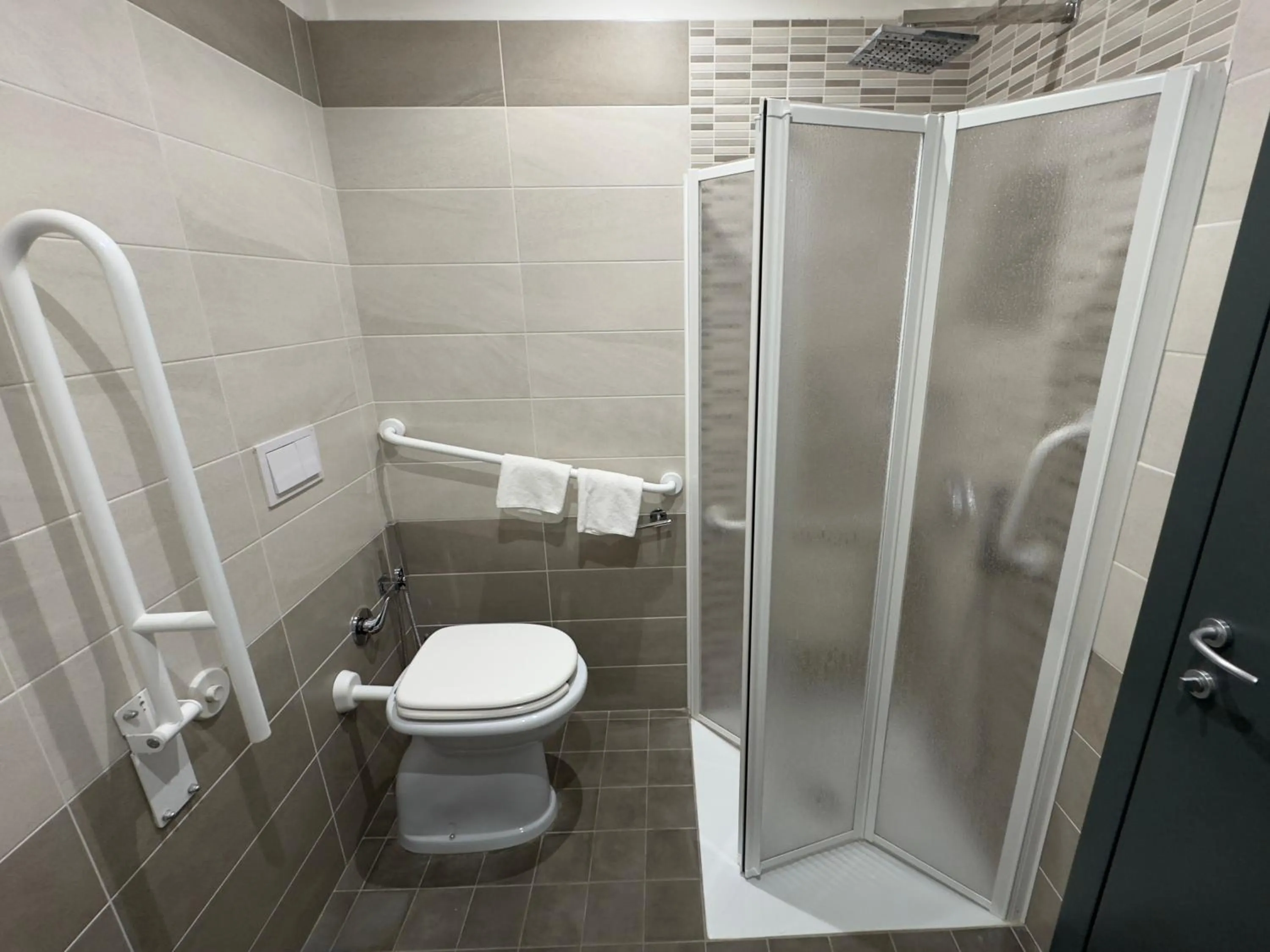 Bathroom in Hotel Holidays