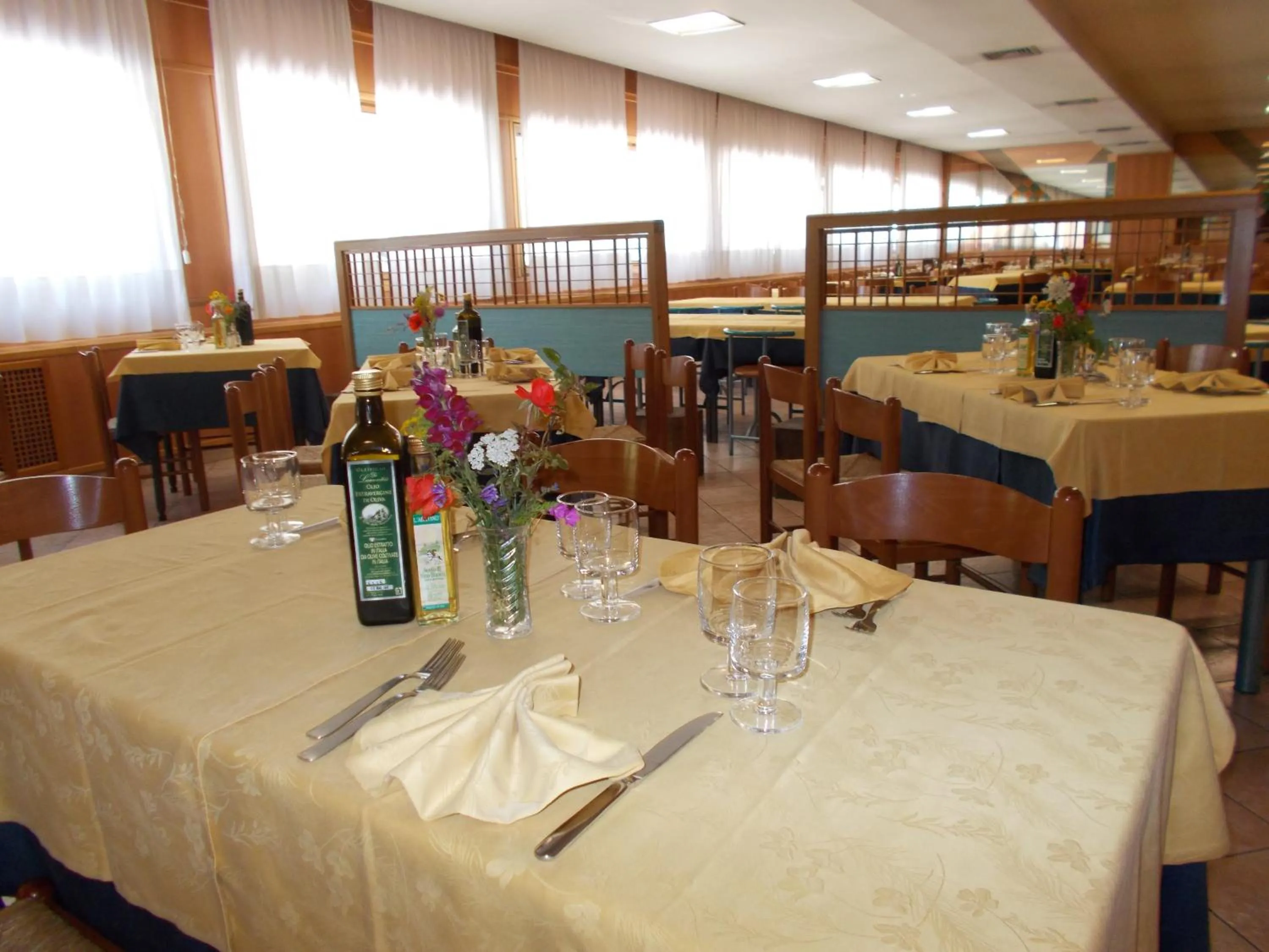 Restaurant/places to eat in Hotel Holidays