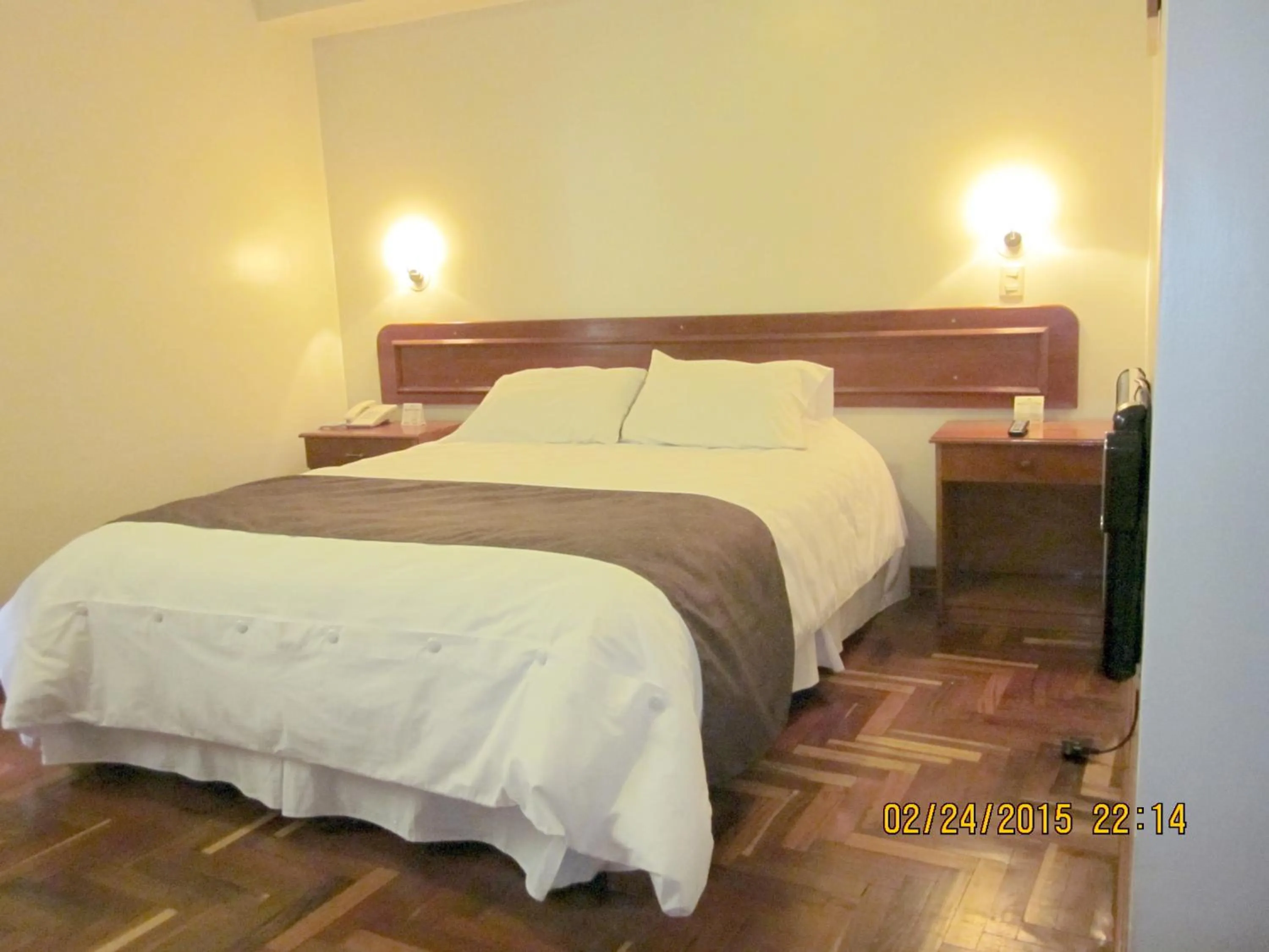 Bedroom, Bed in Emperador Plaza