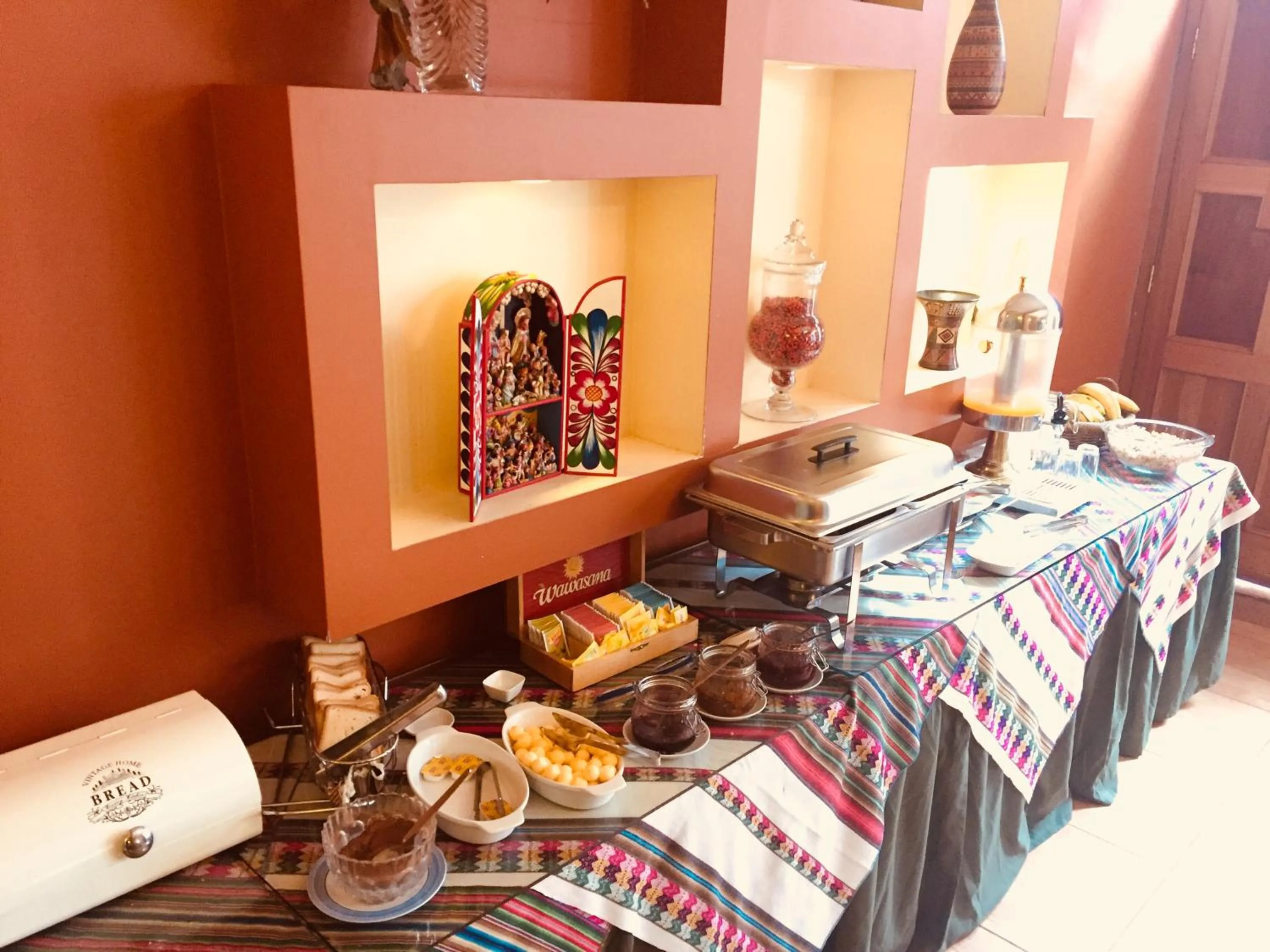 Buffet breakfast in Emperador Plaza