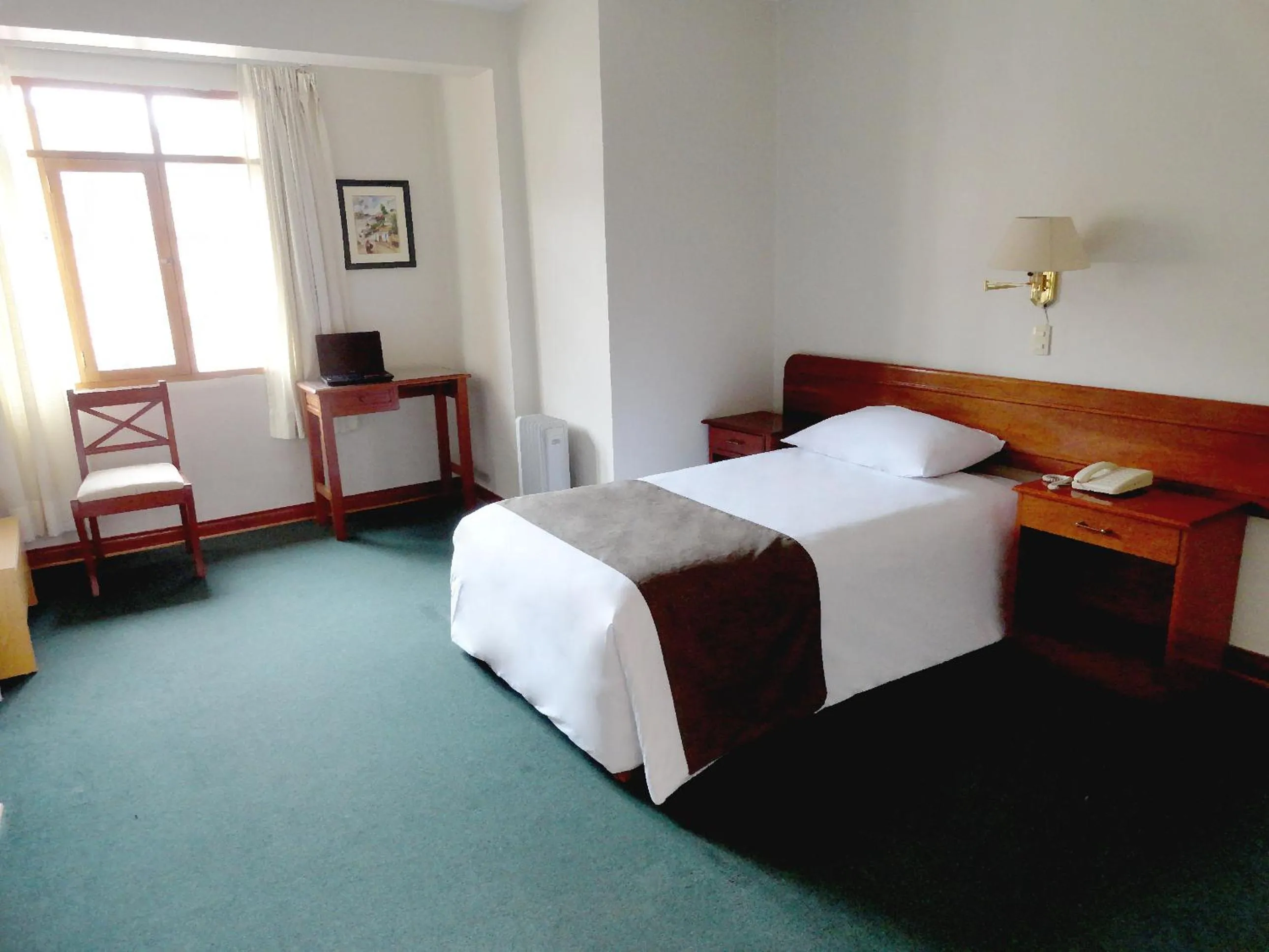 Single Room in Emperador Plaza