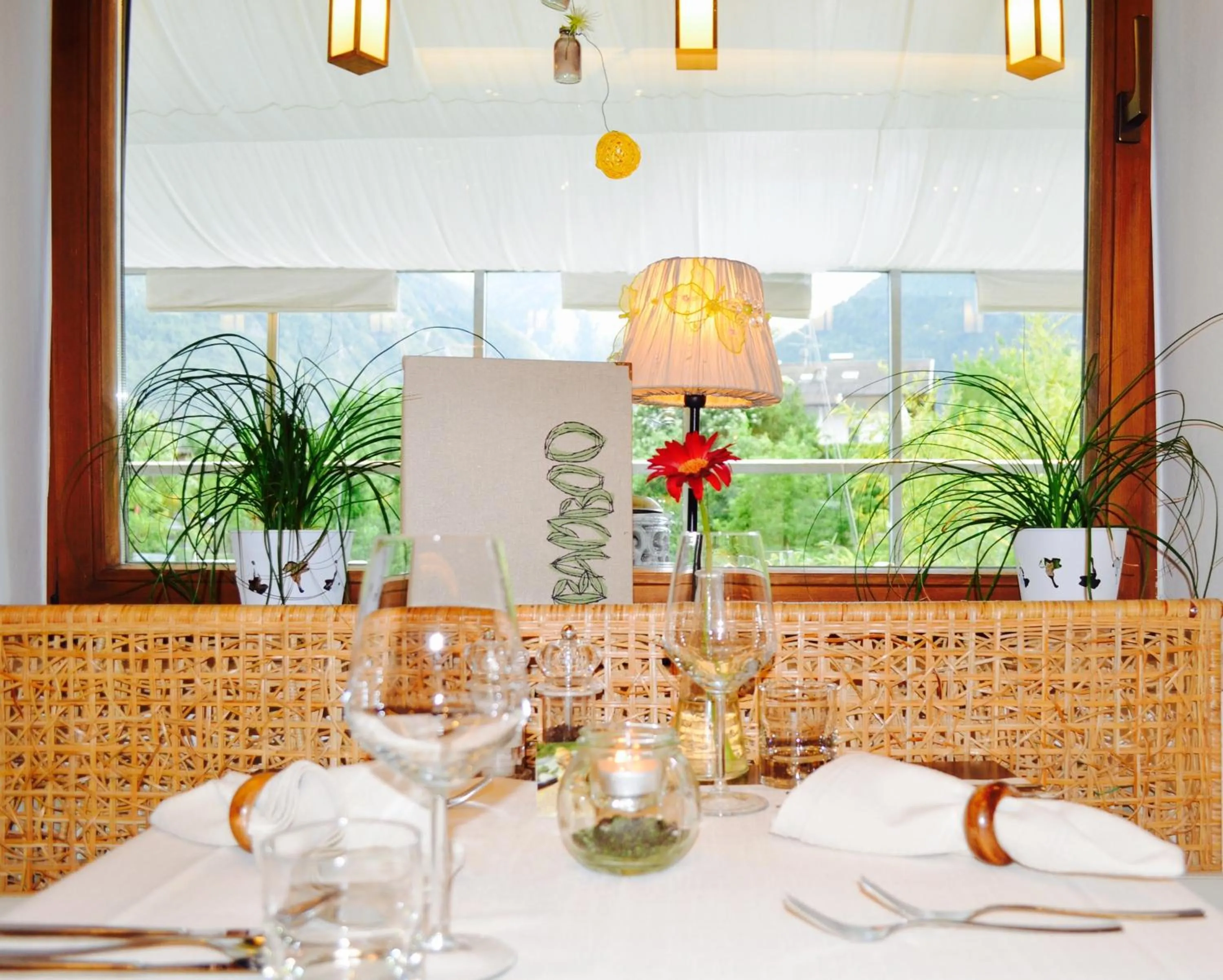 Restaurant/places to eat in Hotel Bamboo