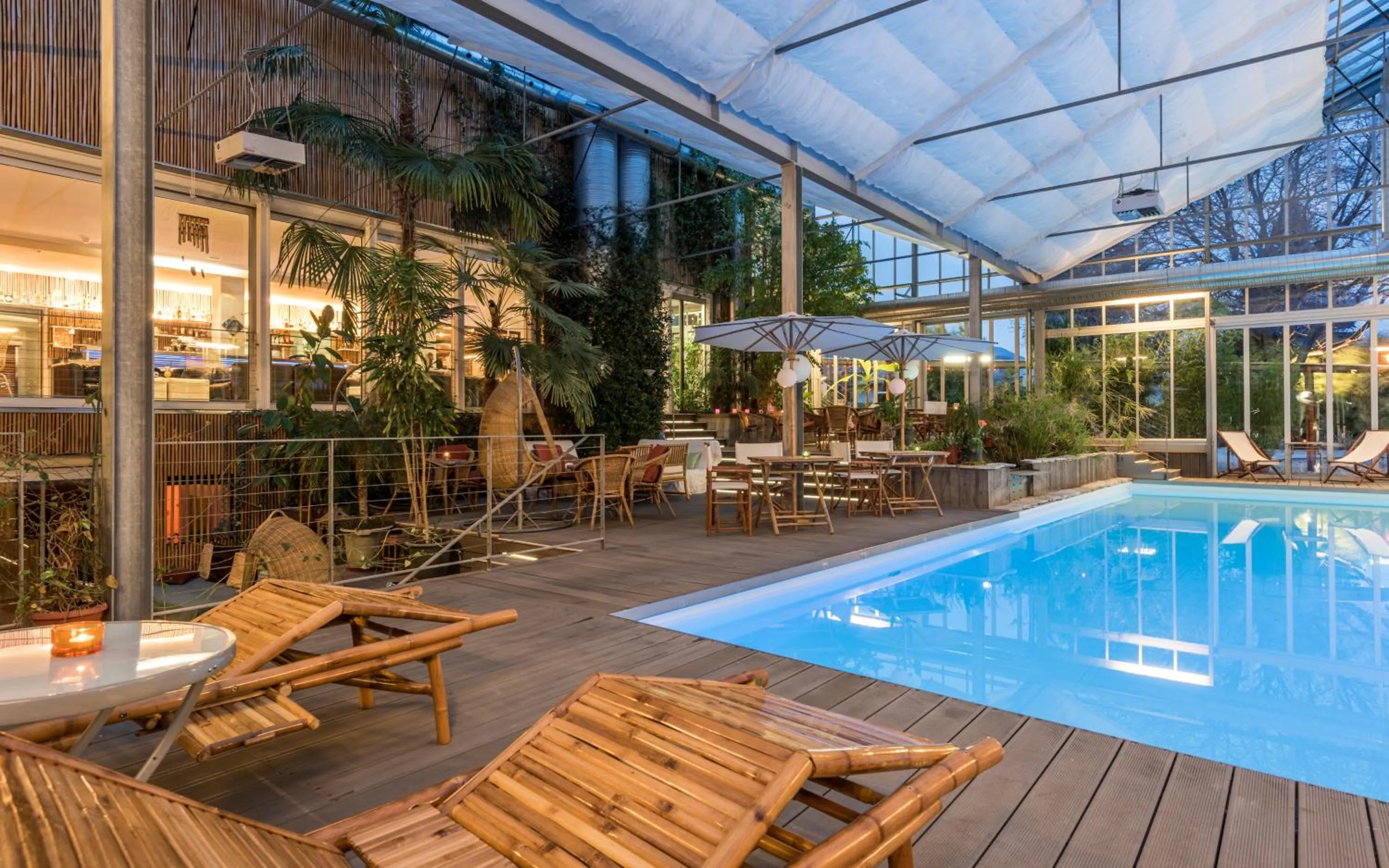 Swimming pool in Hotel Bamboo