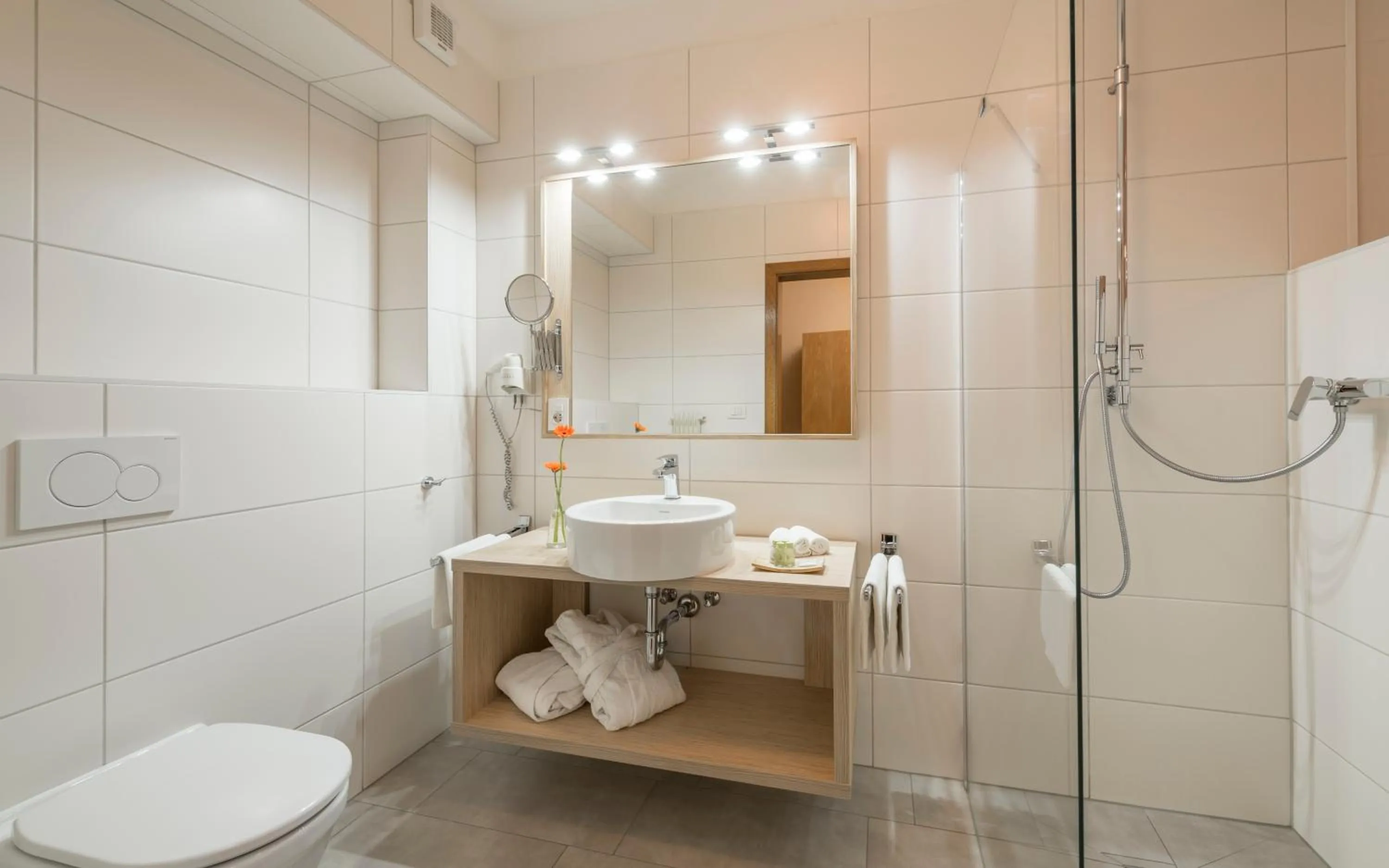 Shower in Hotel Bamboo