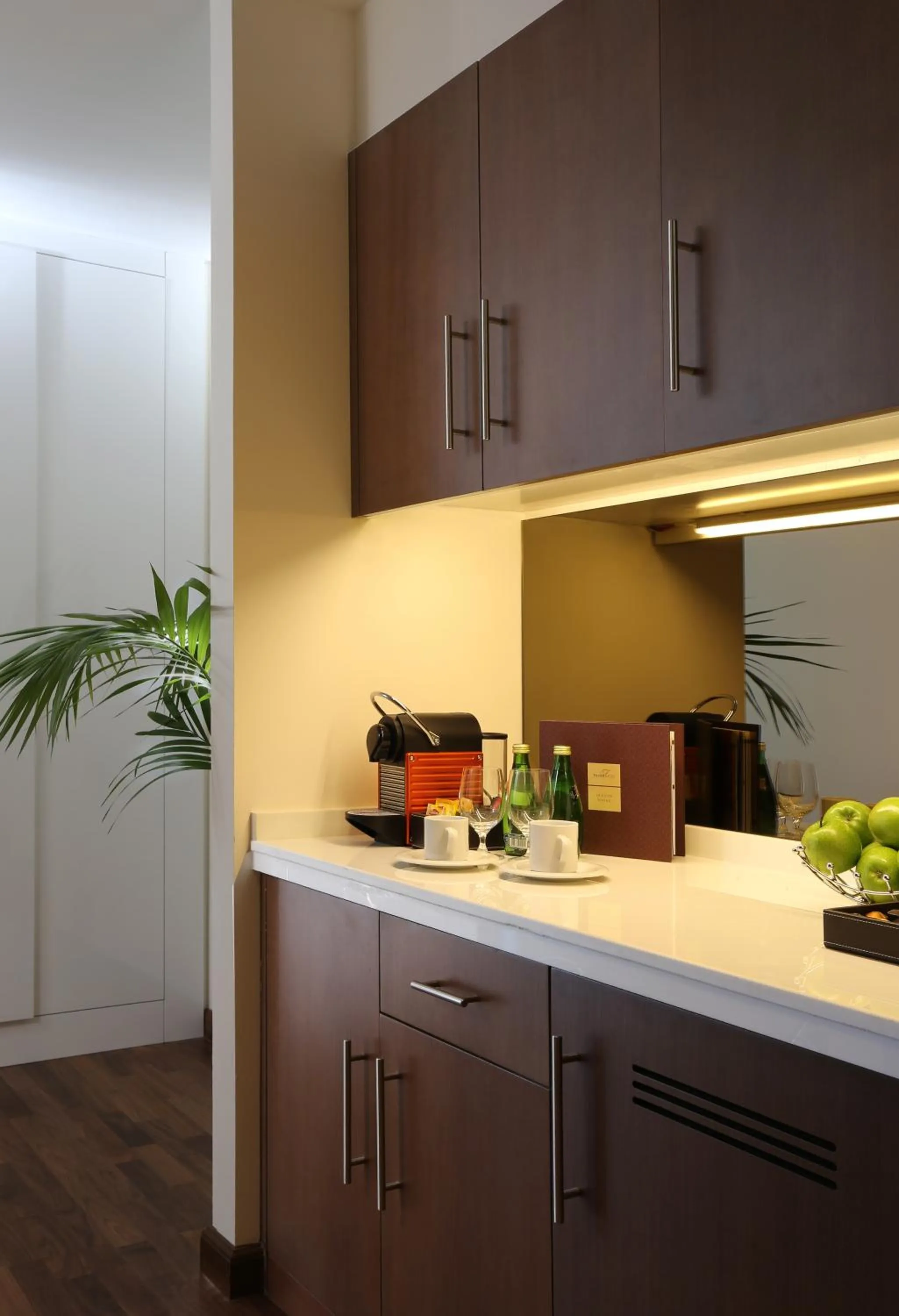 Coffee/tea facilities in La Suite Dubai Hotel & Apartments