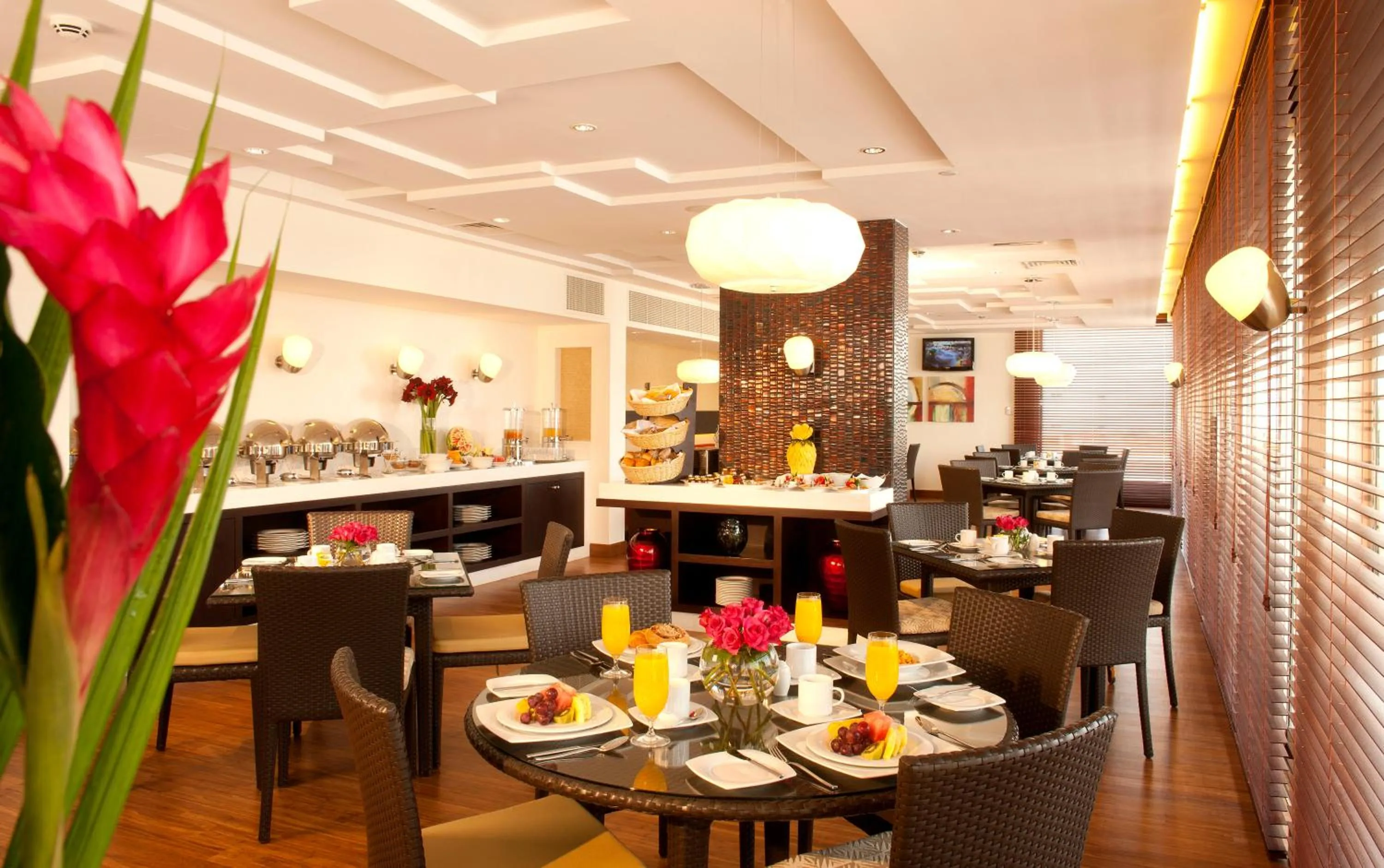 Restaurant/places to eat in La Suite Dubai Hotel & Apartments