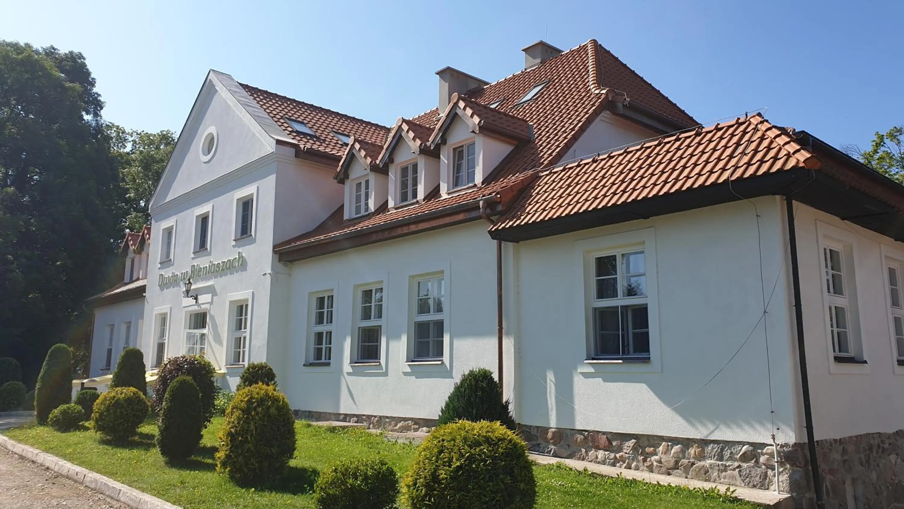Property building in Dwór nad jeziorem w Bieniaszach