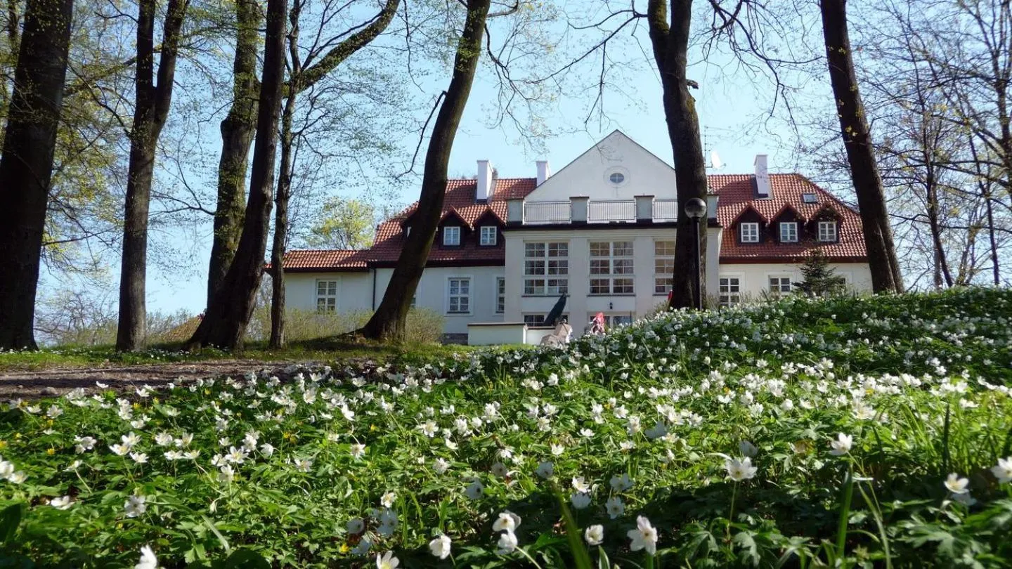 Property building in Dwór nad jeziorem w Bieniaszach