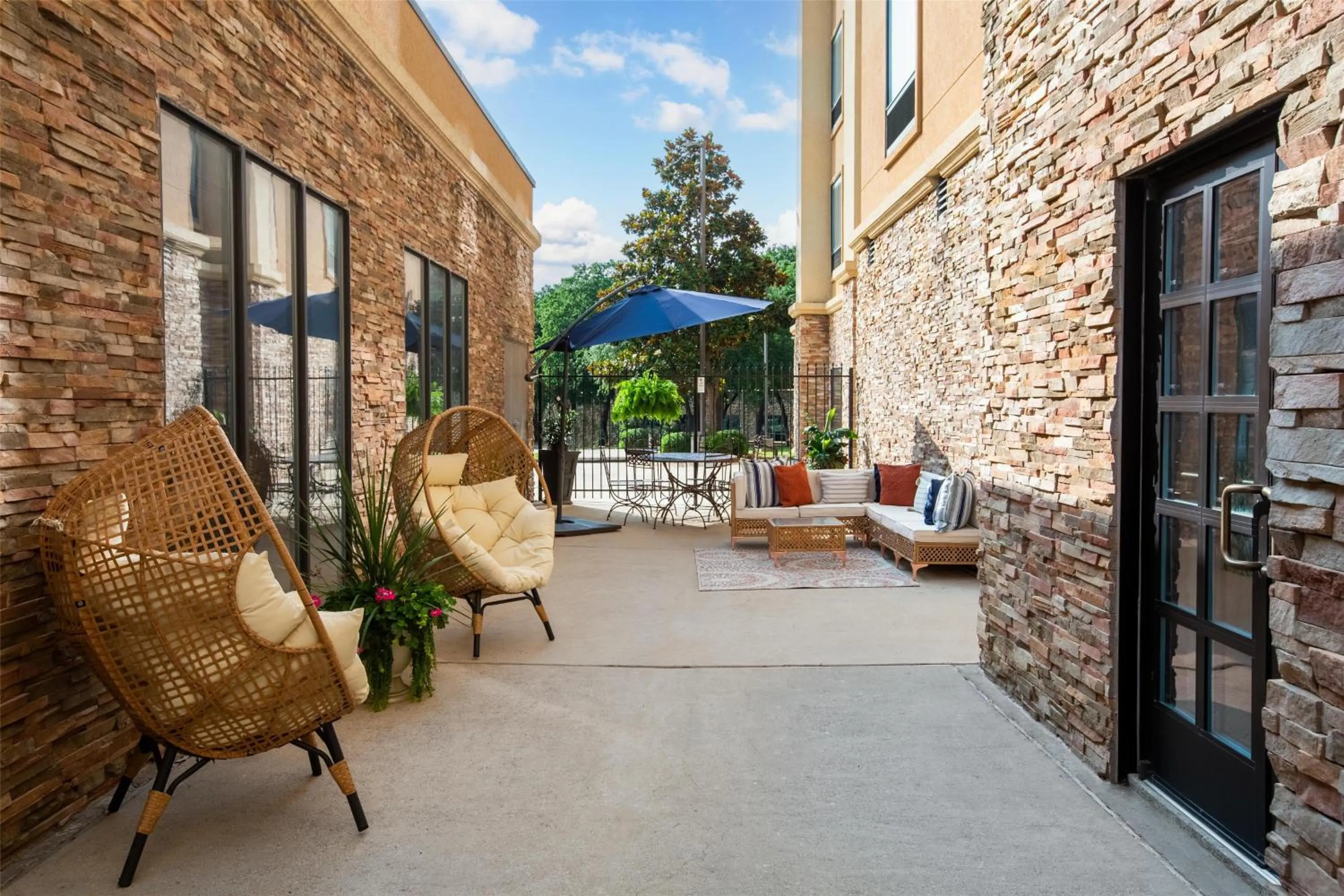 Patio in Hampton Inn & Suites Dallas-Arlington North-Entertainment District