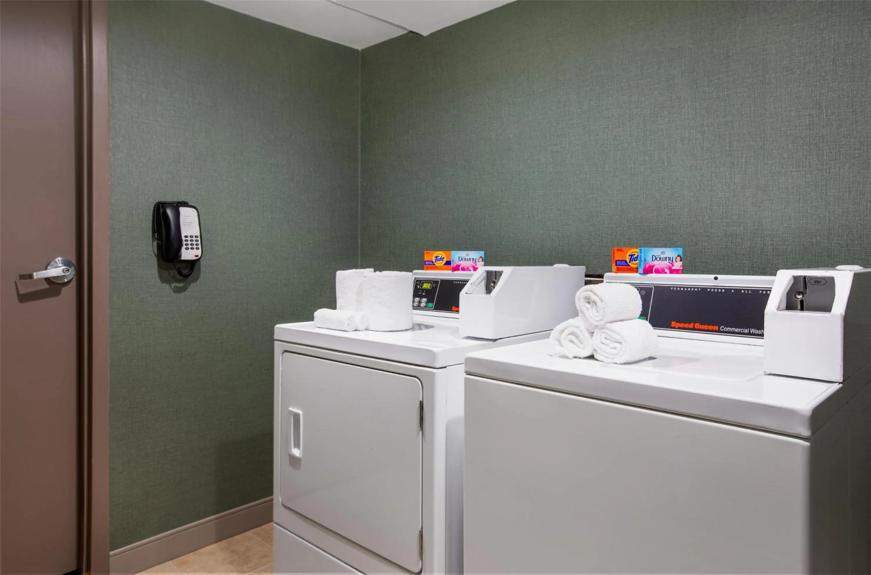 laundry in Hampton Inn & Suites Dallas-Arlington North-Entertainment District