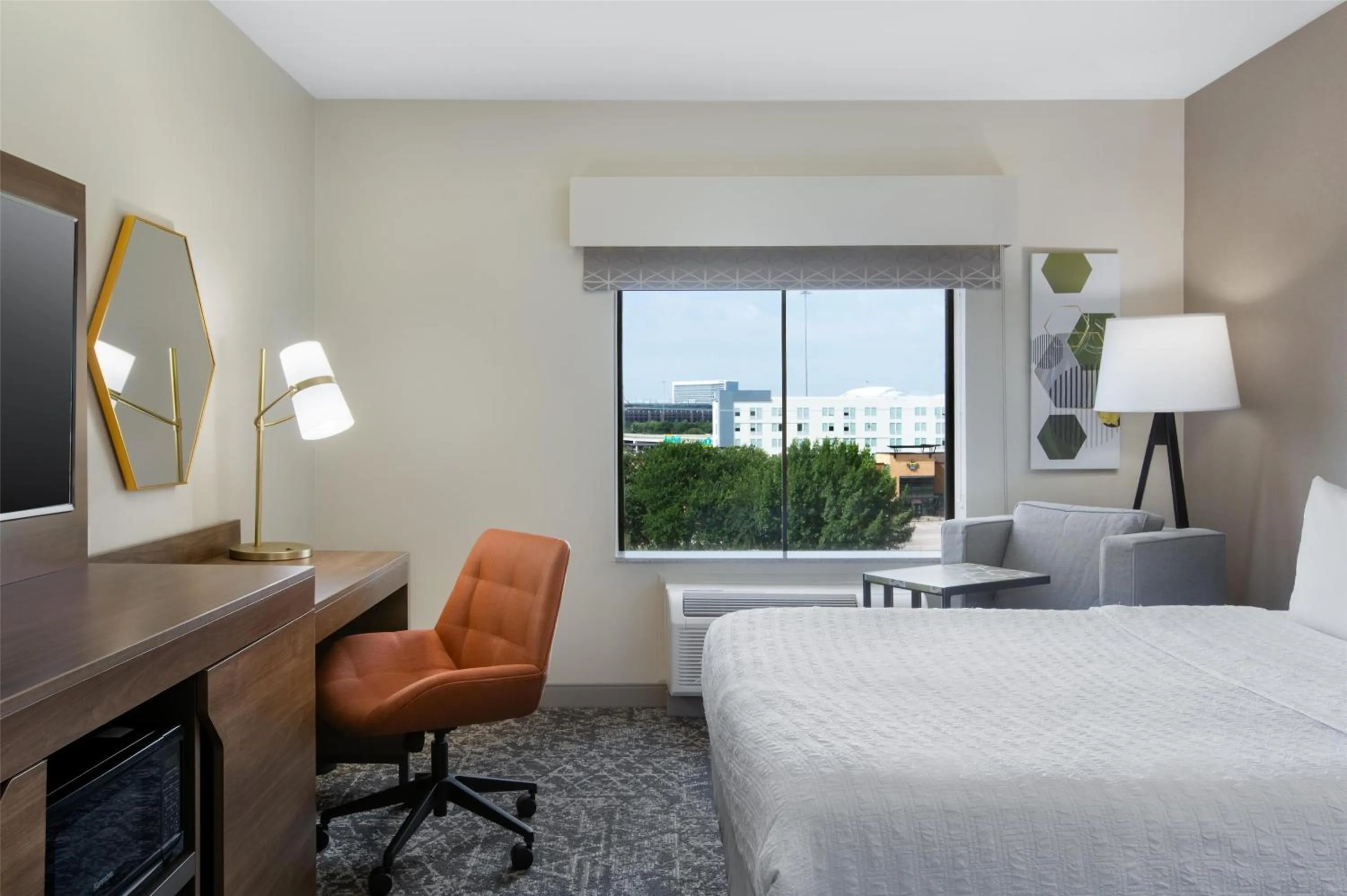 Bed in Hampton Inn & Suites Dallas-Arlington North-Entertainment District