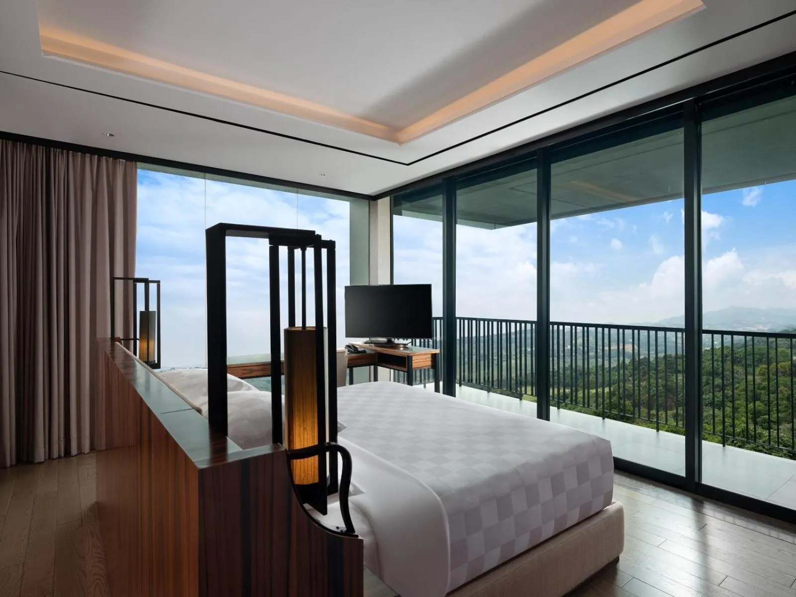 Bed in Royal Tulip Gunung Geulis Resort and Golf