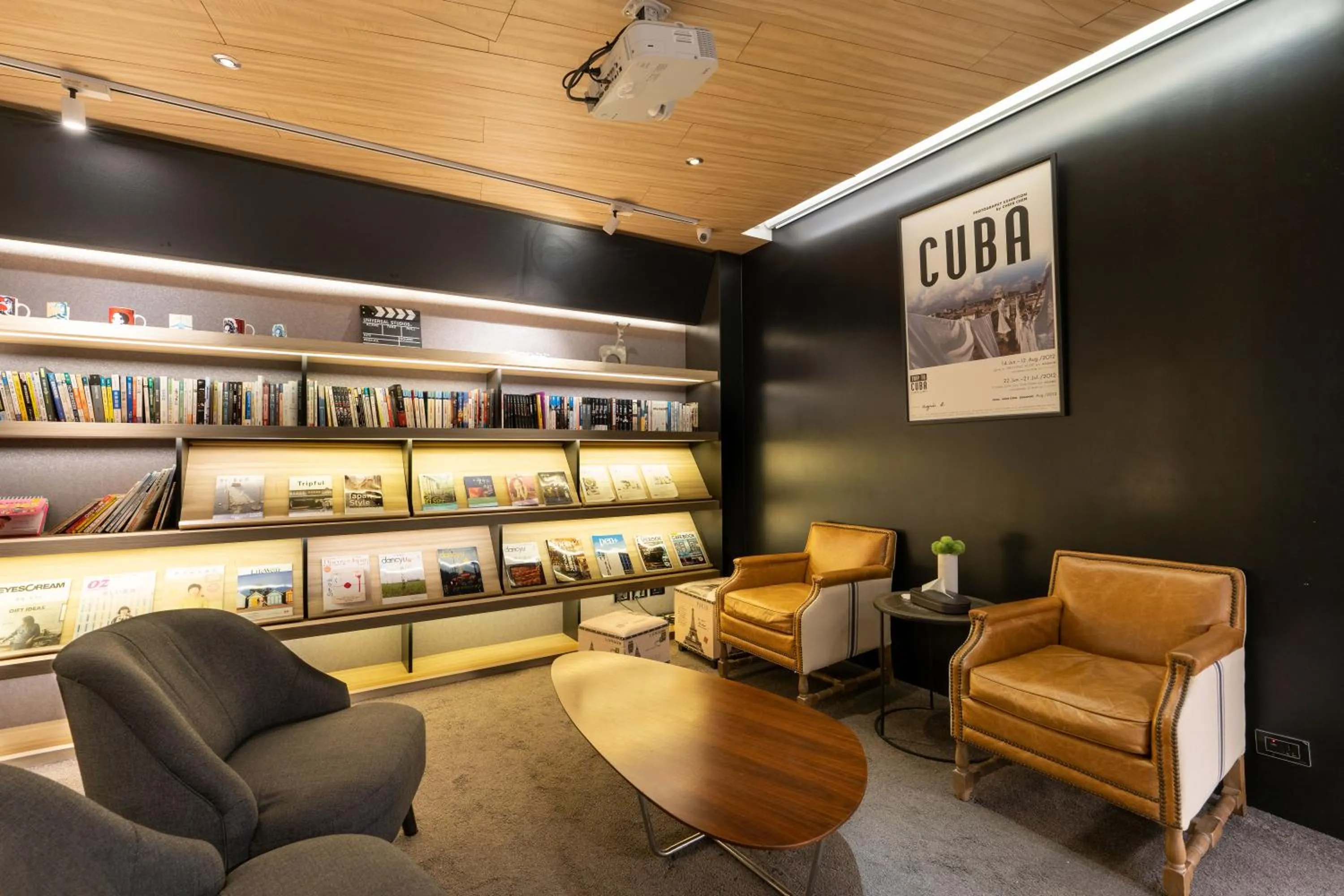 Library in Hub Hotel Zhongli