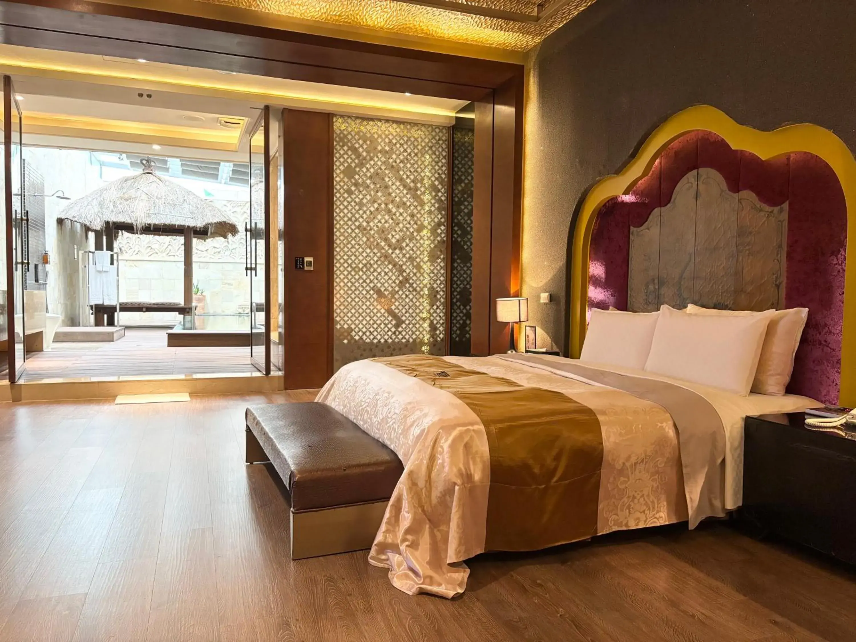 Superior Double Room with Pool View (Check-in after 18:00) in Xiadu Motel Superior Double Room with Pool View (Check-in after 18:00) in Xiadu Motel