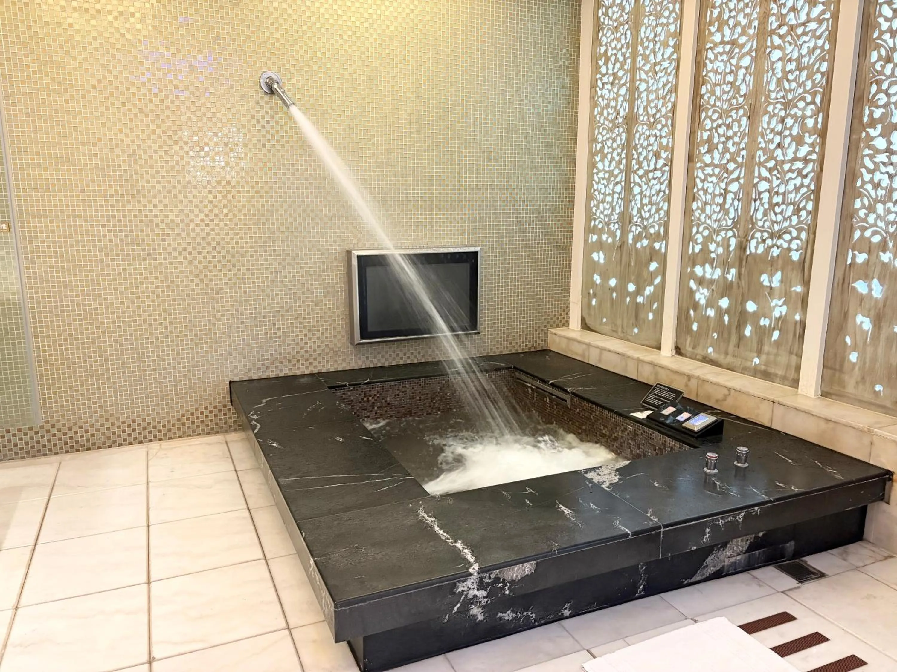 Bath in Xiadu Motel