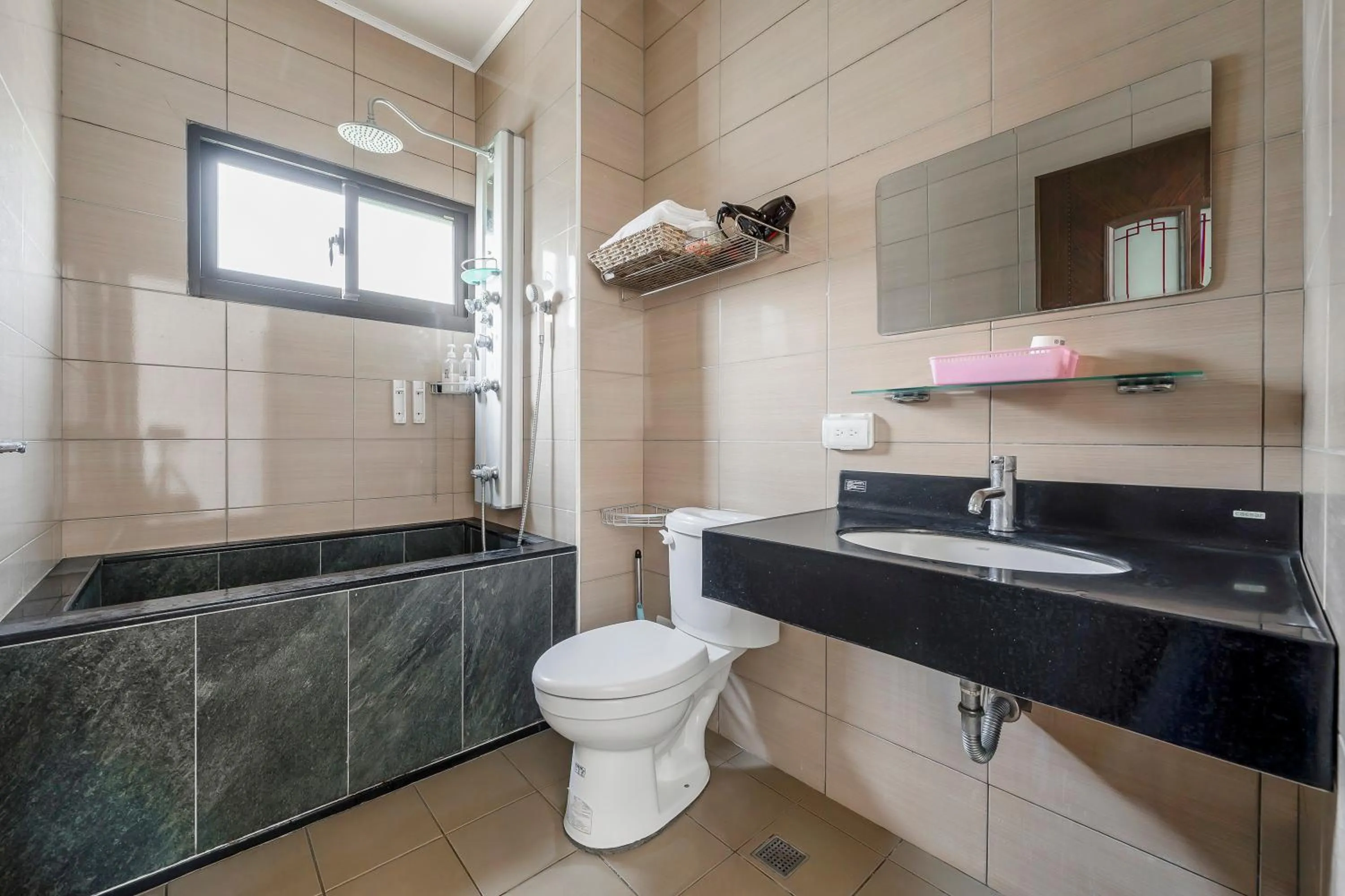 Shower in Quan Ming B&B