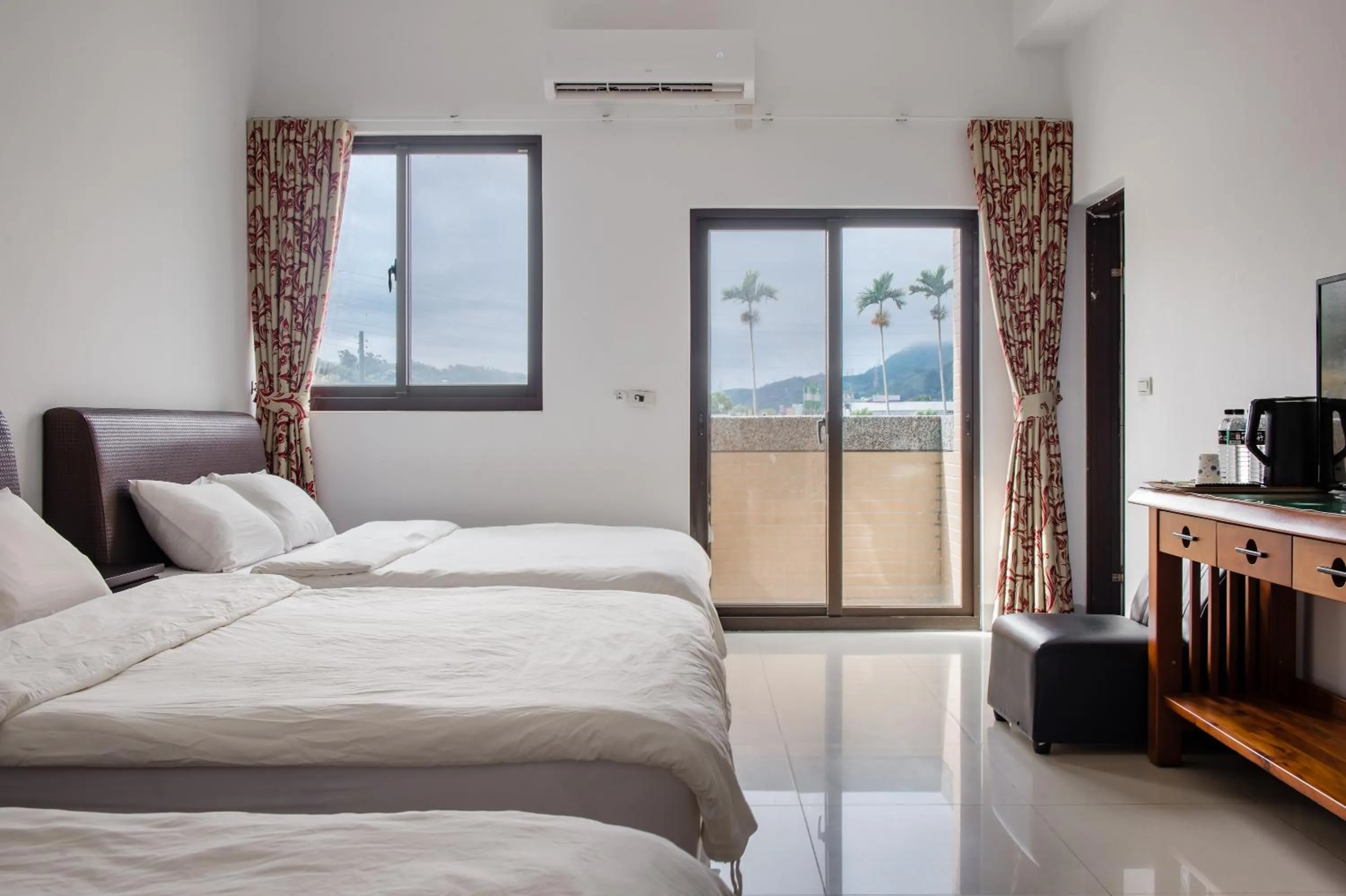 Photo of the whole room, Bed in Quan Ming B&B