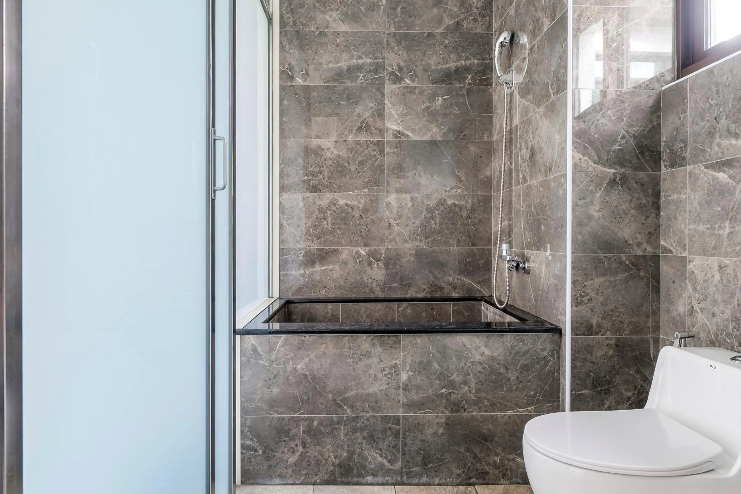 Shower in Quan Ming B&B