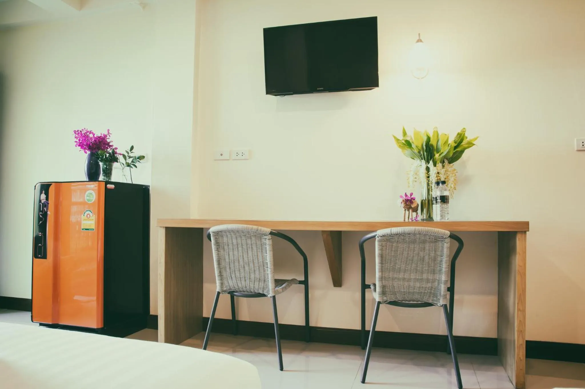 Photo of the whole room in Monmuang