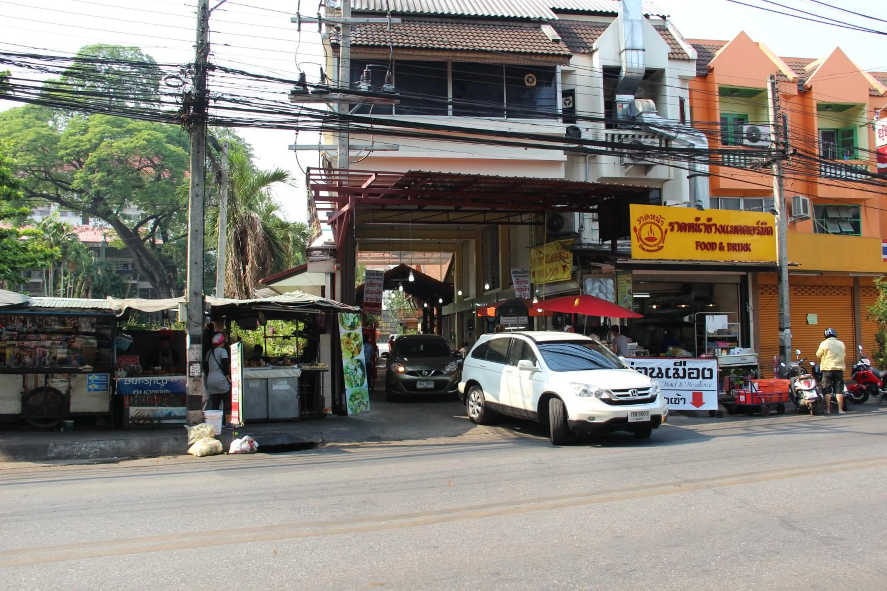 Facade/entrance in Monmuang