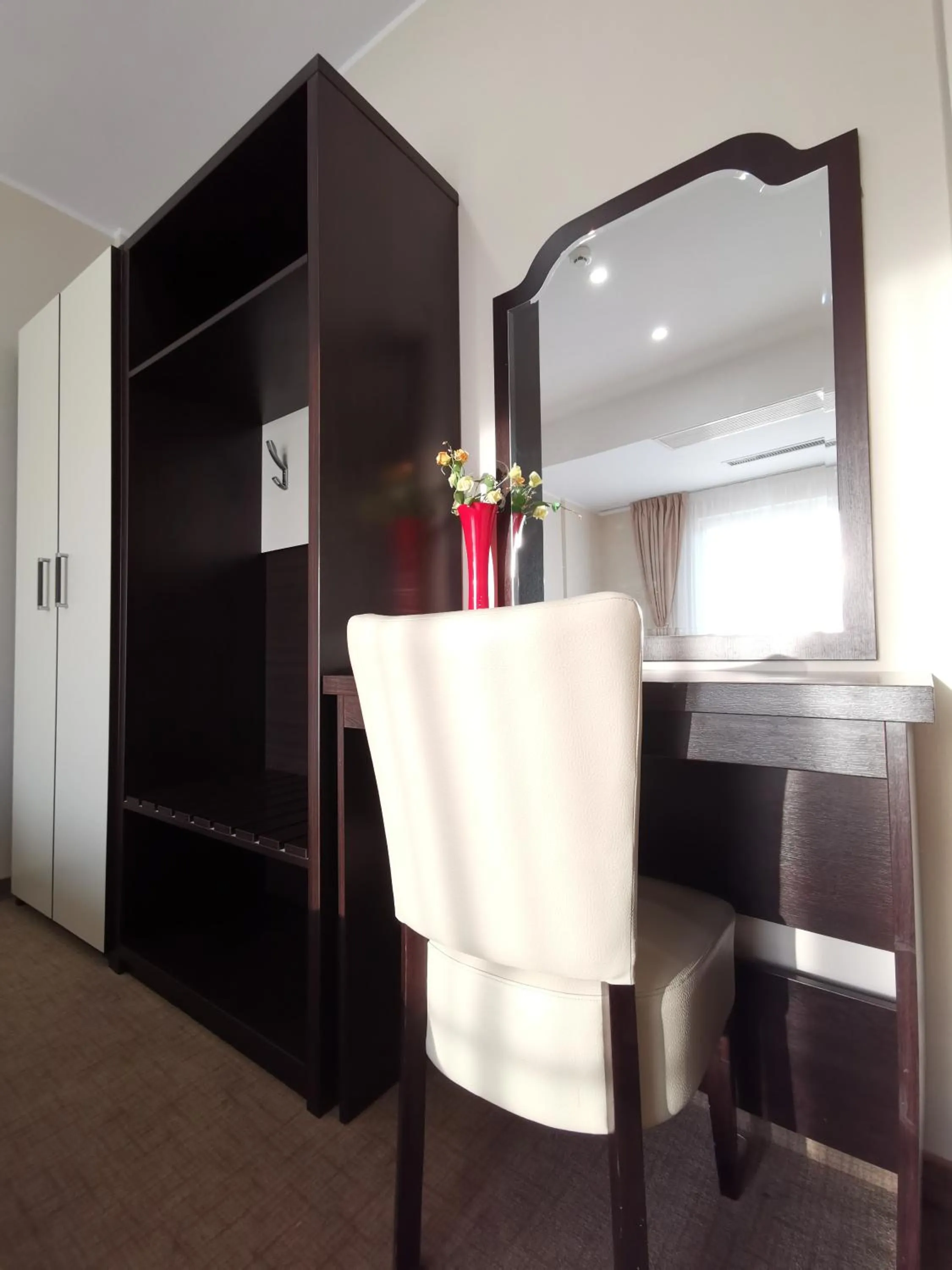 hair dresser in Hotel New Derby