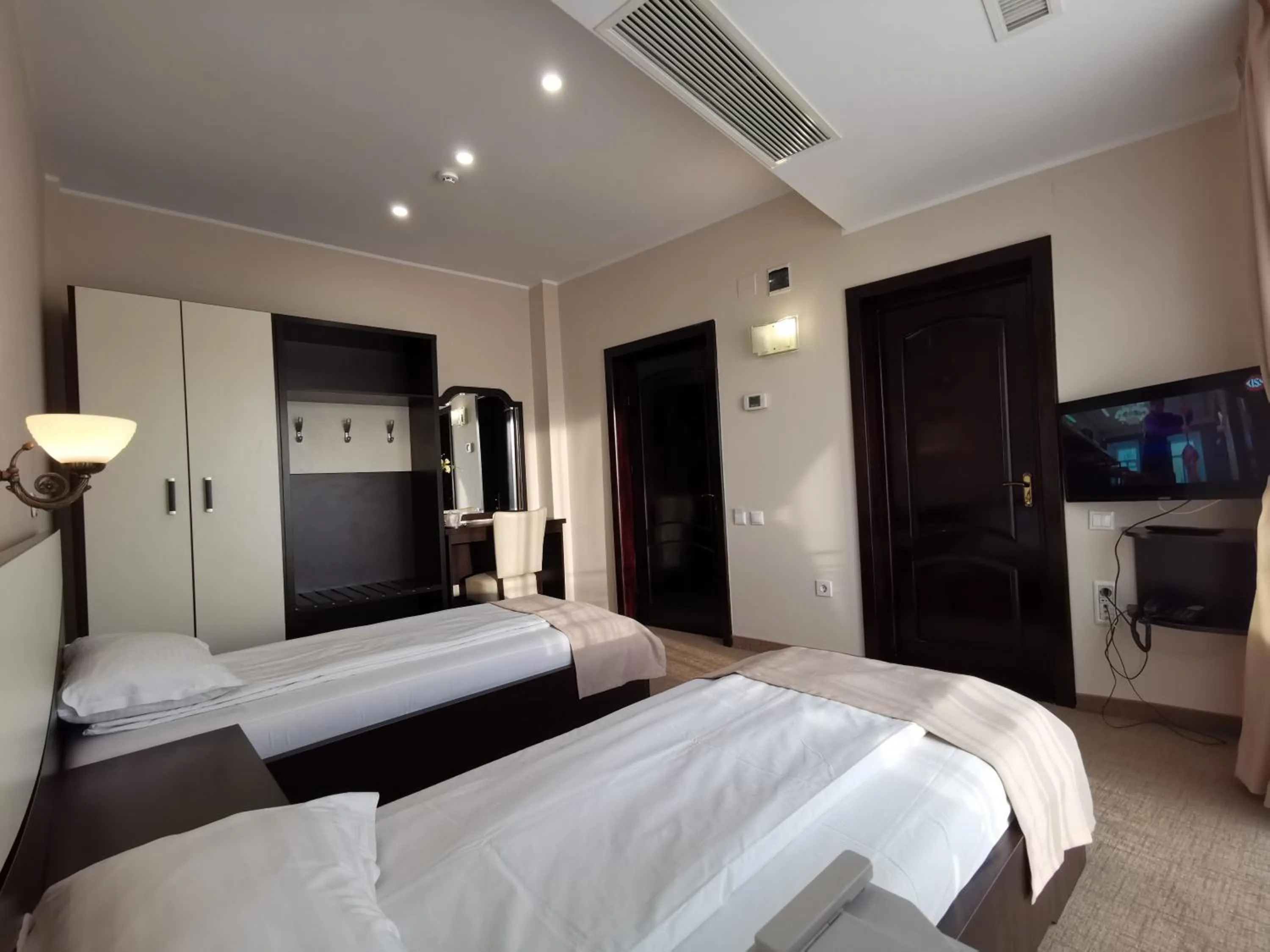 Photo of the whole room, Bed in Hotel New Derby