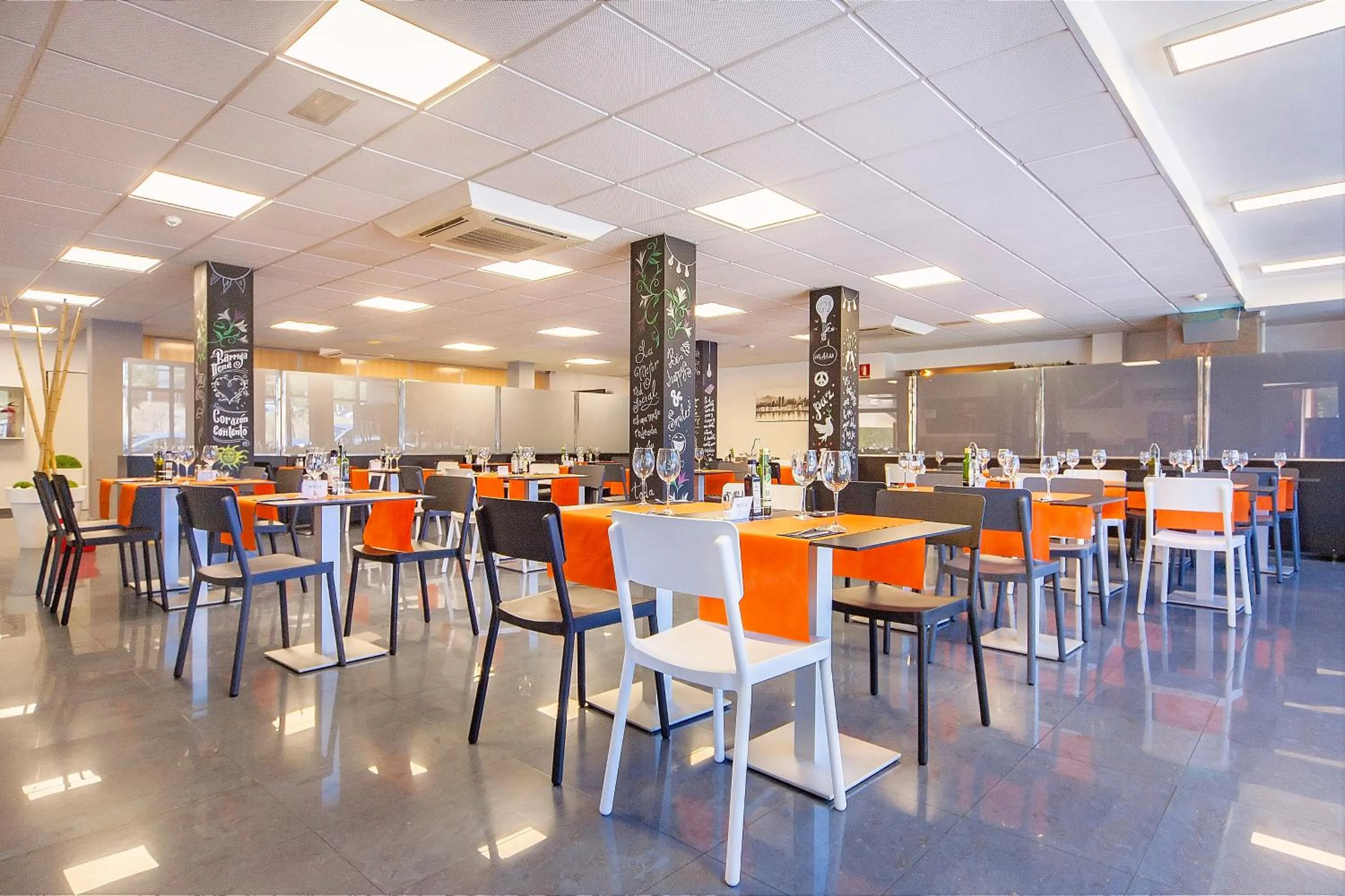 Restaurant/places to eat in HOTEL SANT PERE ll HSPII