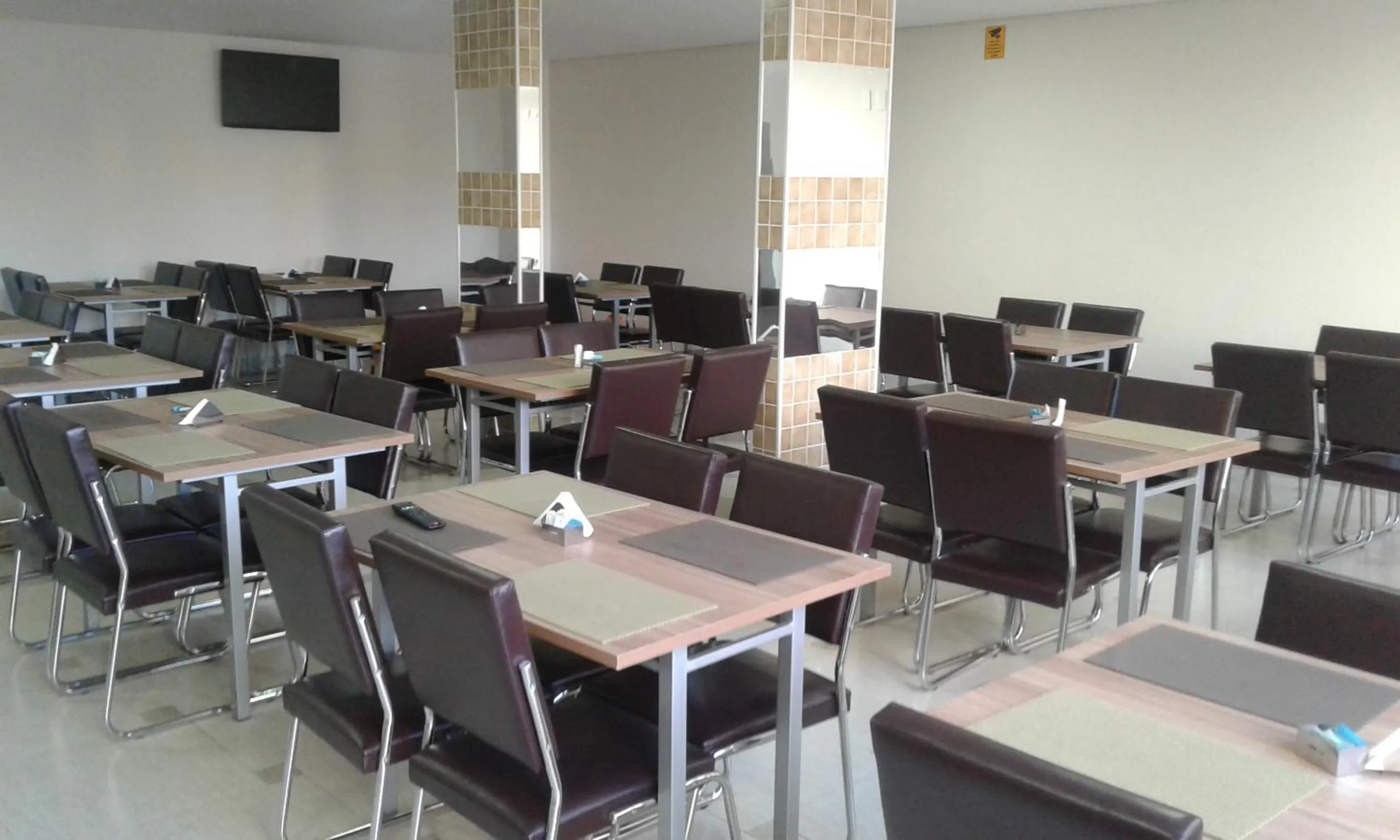 Restaurant/places to eat in Revitalle Hotel