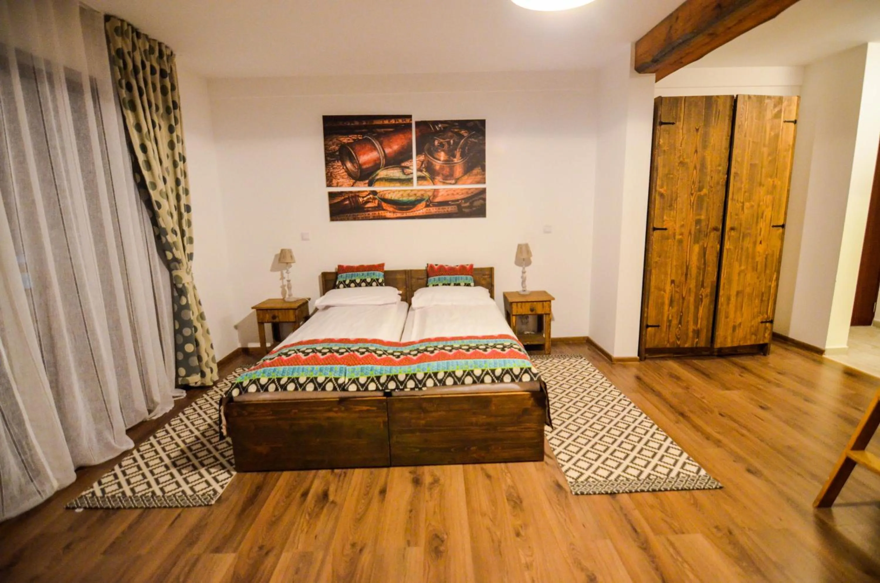 Photo of the whole room, Bed in Pensiunea Banffy