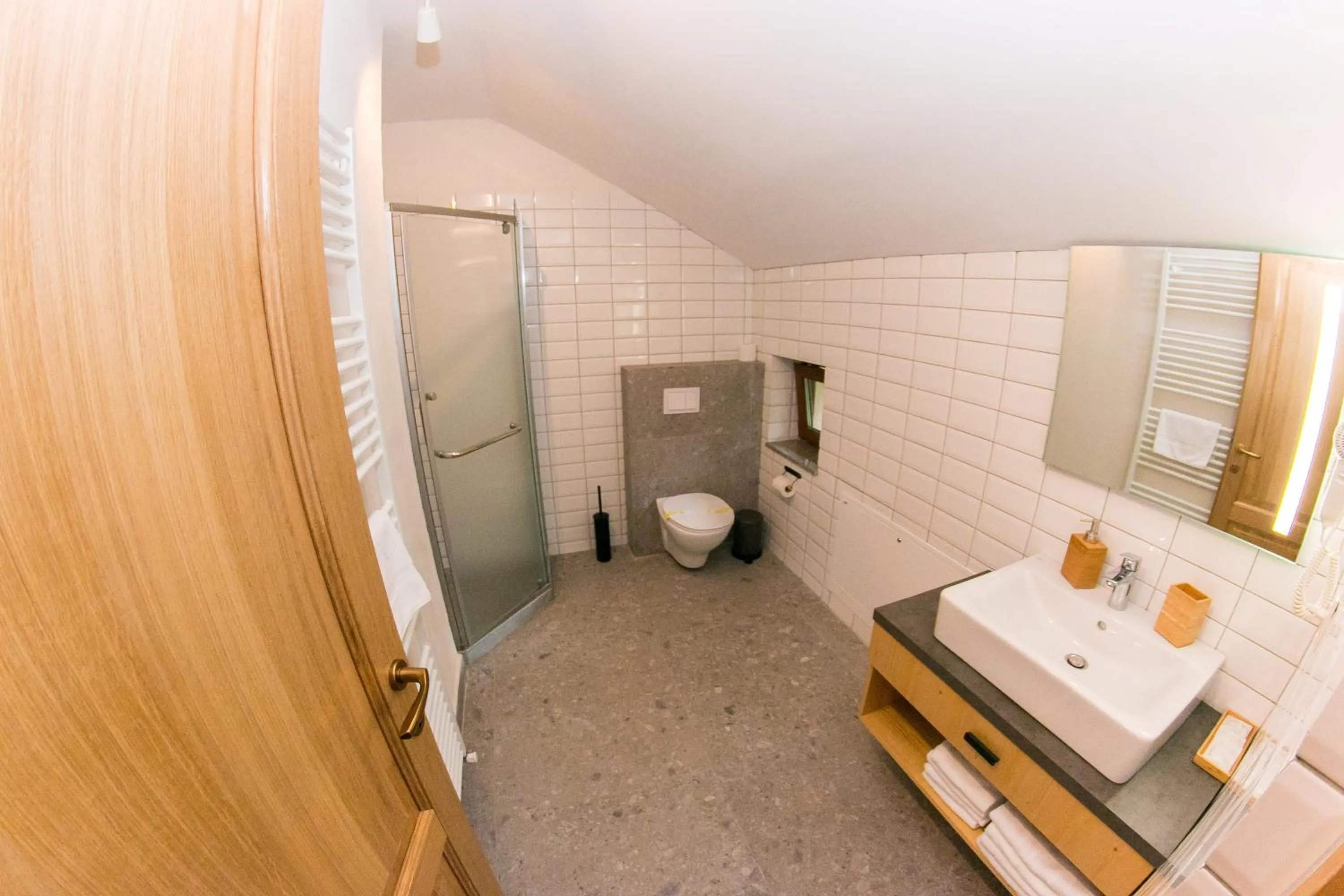 Bathroom in Pensiunea Banffy