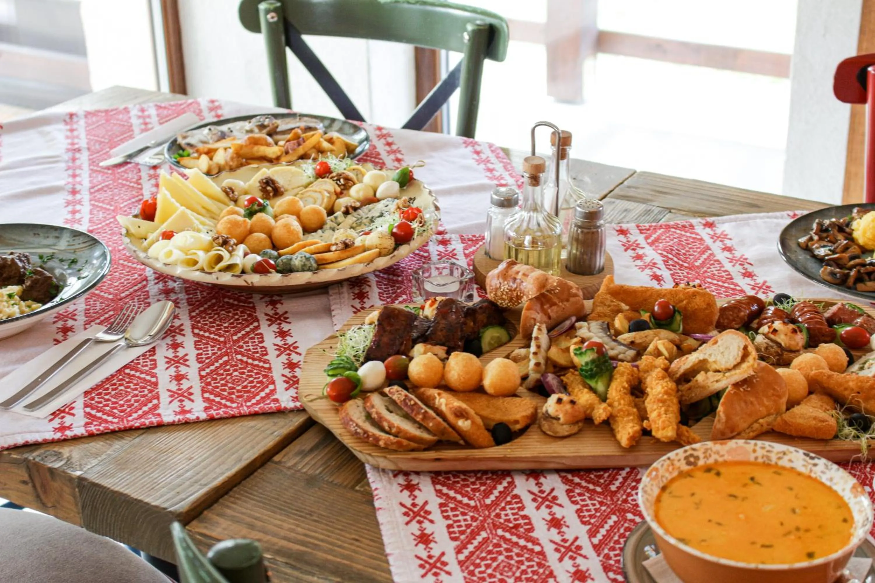 Food and drinks in Pensiunea Banffy