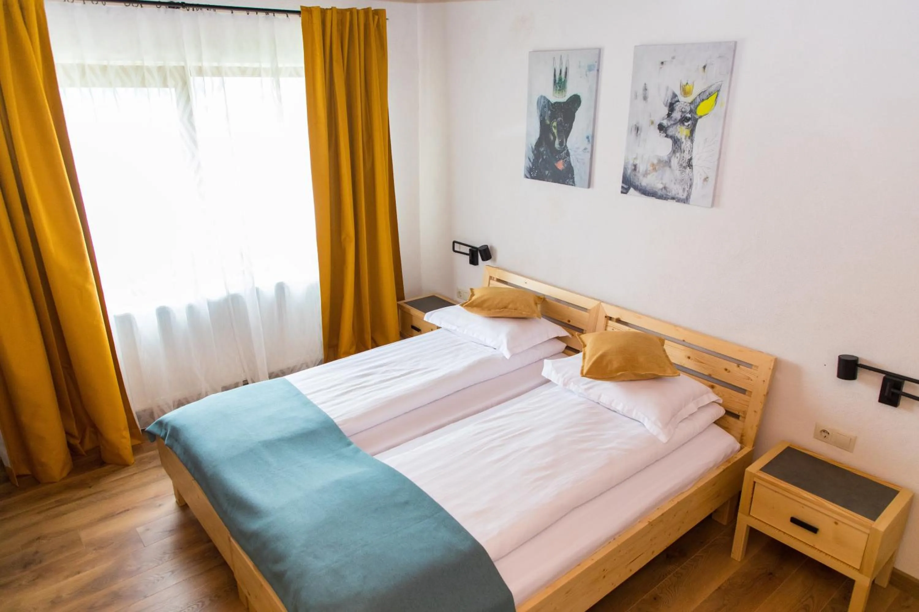 Bed in Pensiunea Banffy