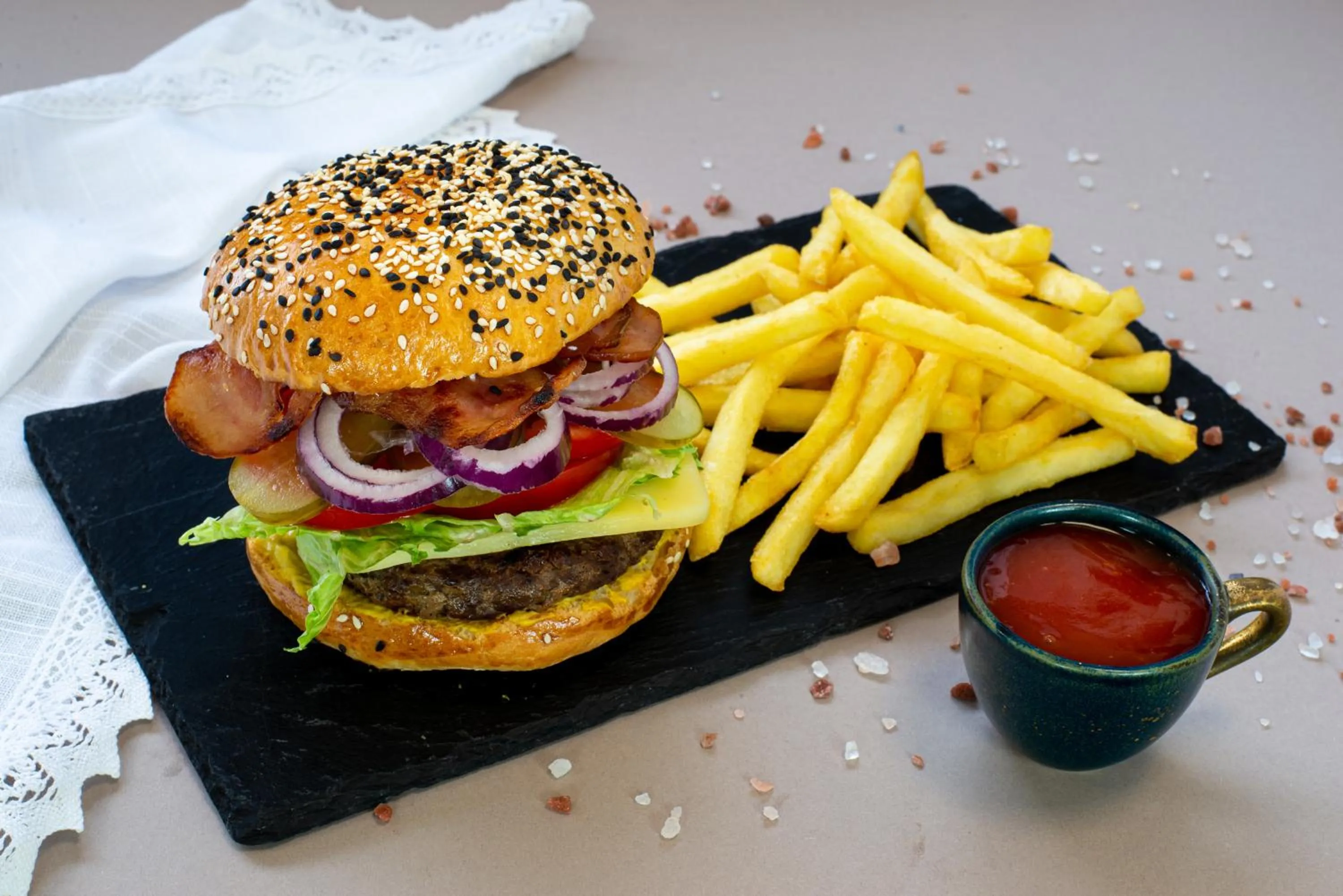 Restaurant/places to eat in Pensiunea Banffy