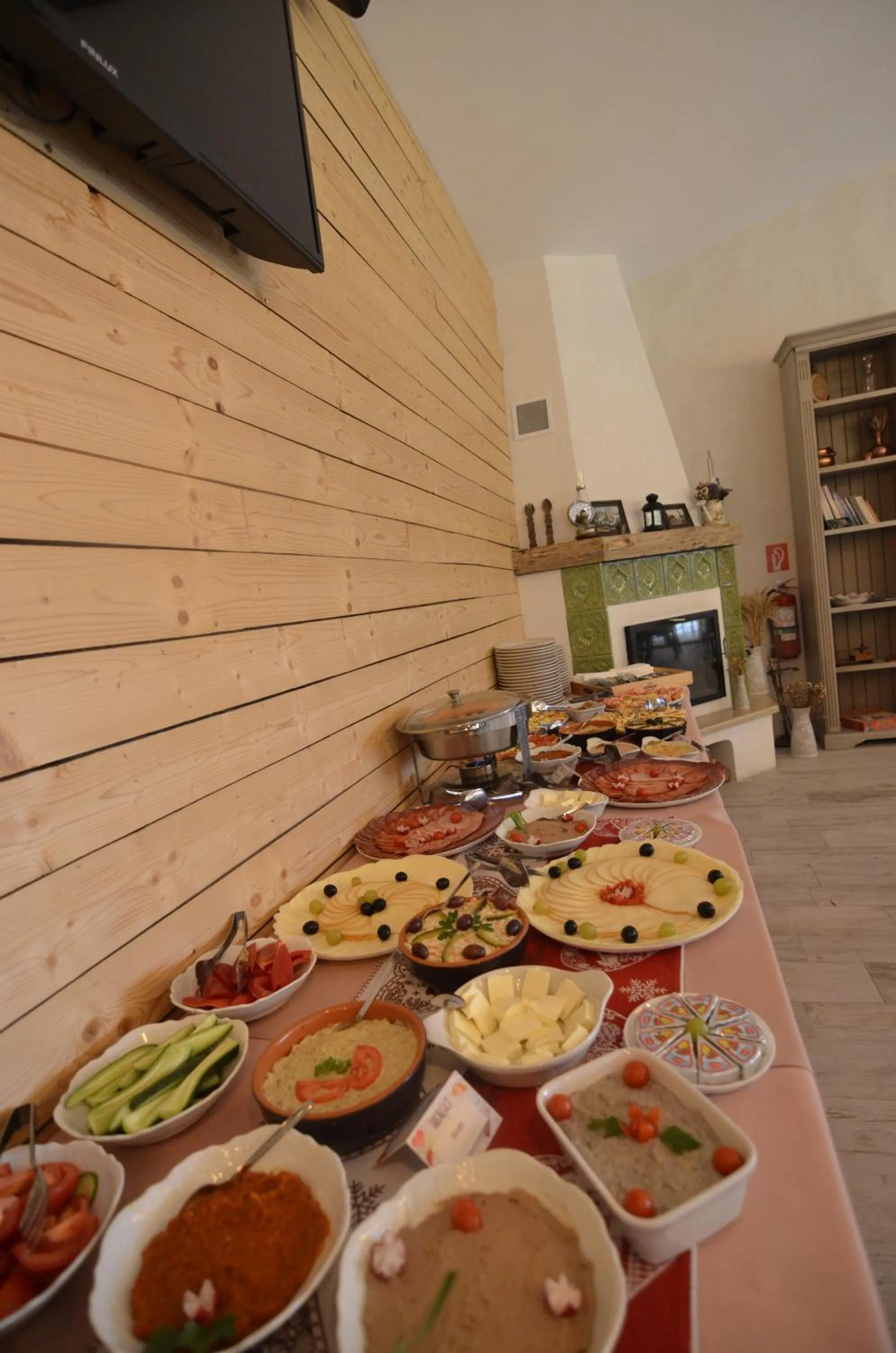 Restaurant/places to eat in Pensiunea Banffy