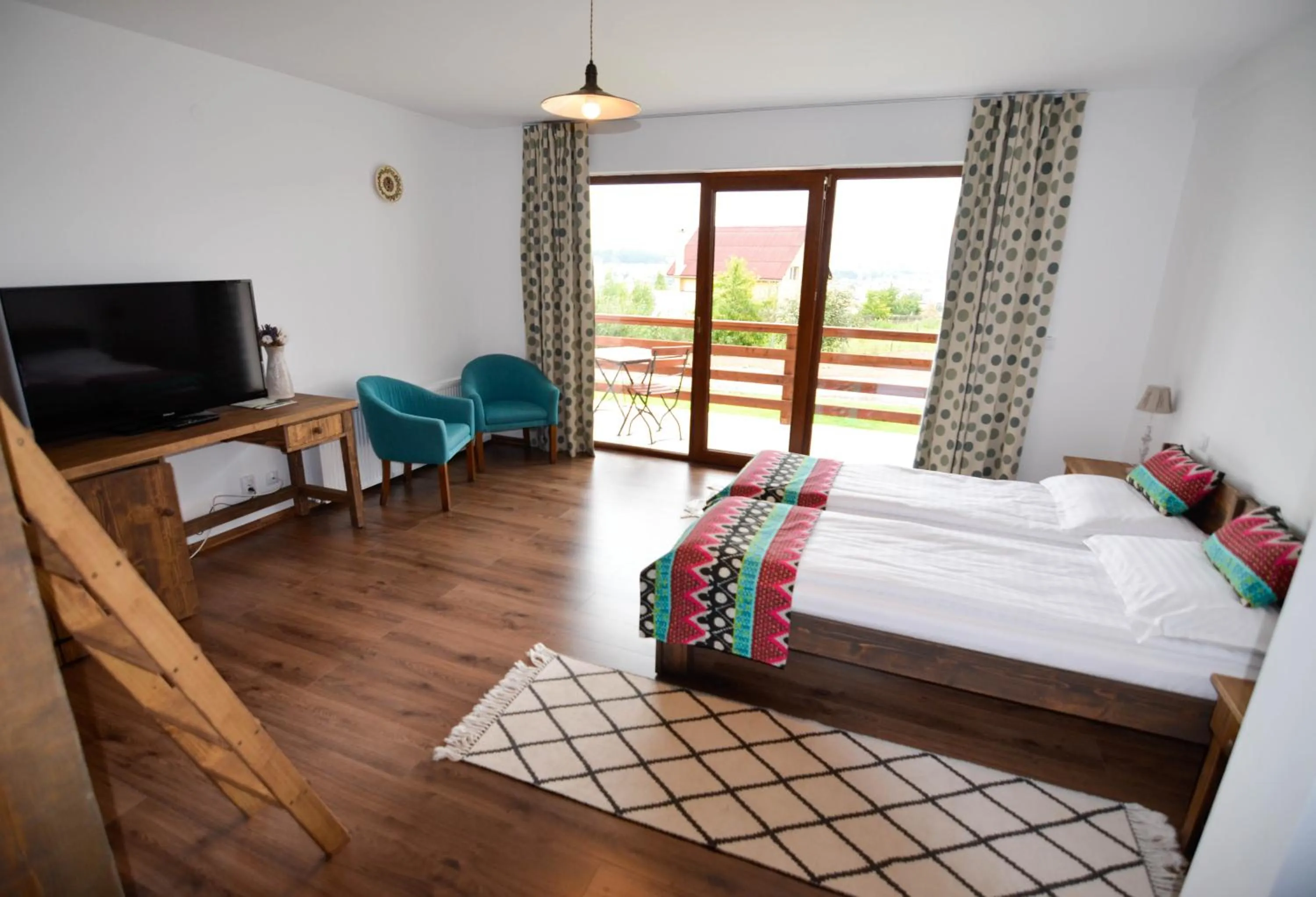 Photo of the whole room, Bed in Pensiunea Banffy