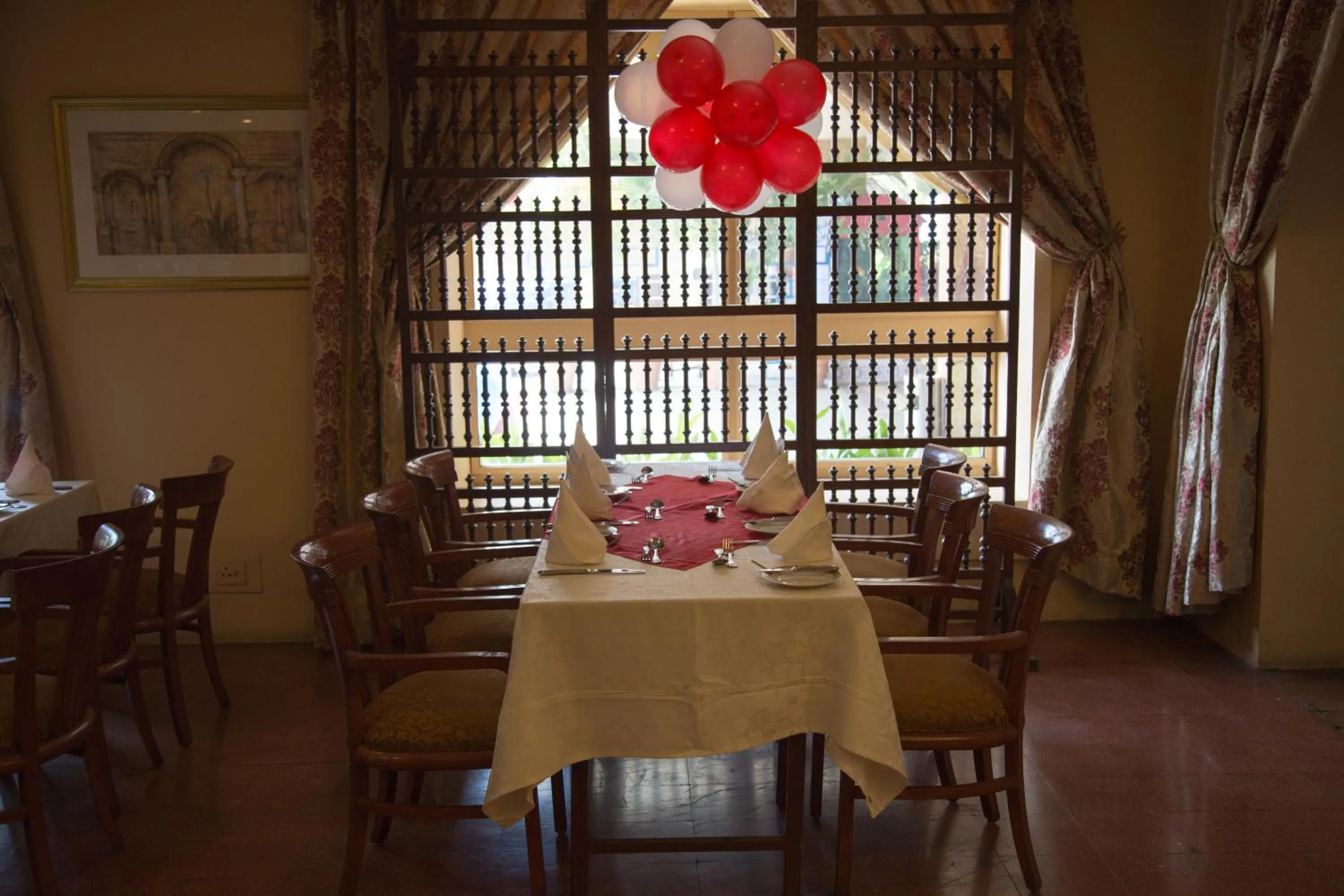 Restaurant/places to eat in Beach Luxury Hotel