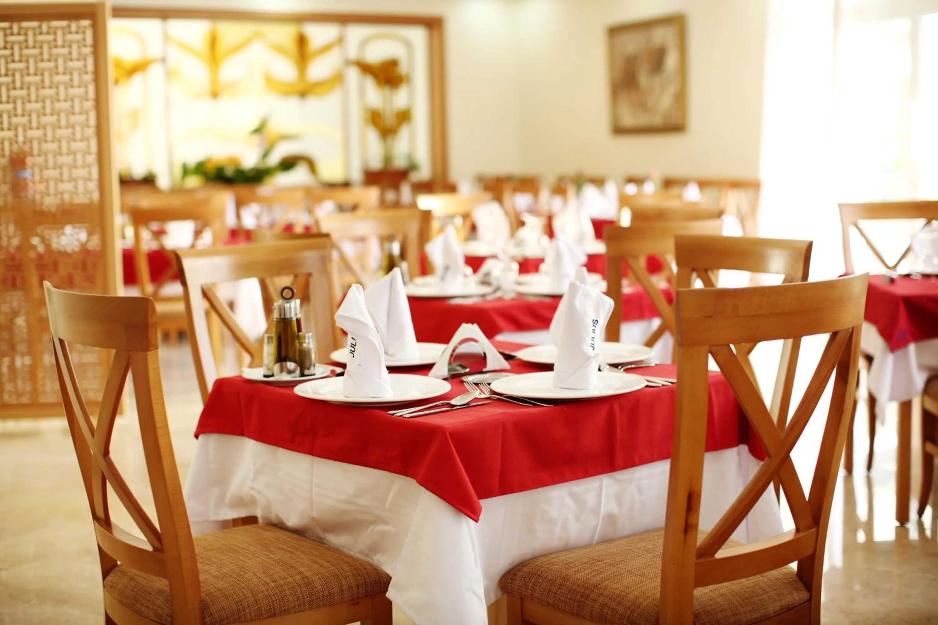 Restaurant/places to eat in Hotel Julius