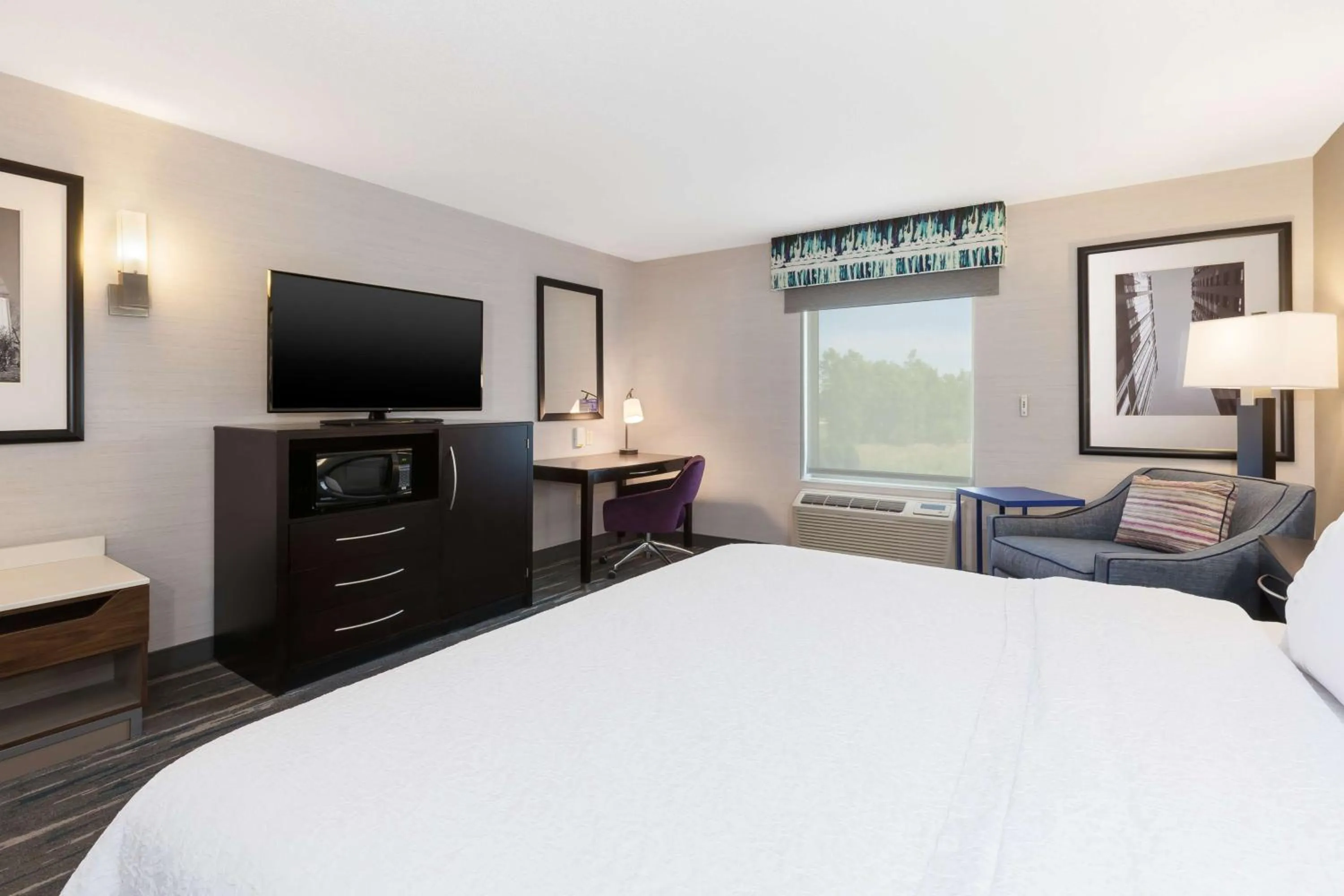 Bedroom, Bed in Hampton Inn and Suites Flint/Grand Blanc