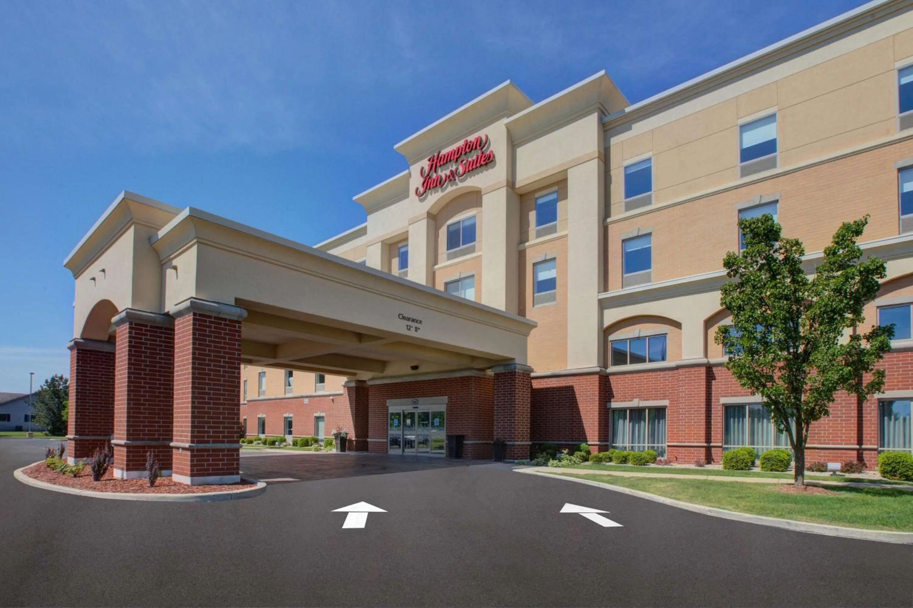 Property building in Hampton Inn and Suites Flint/Grand Blanc