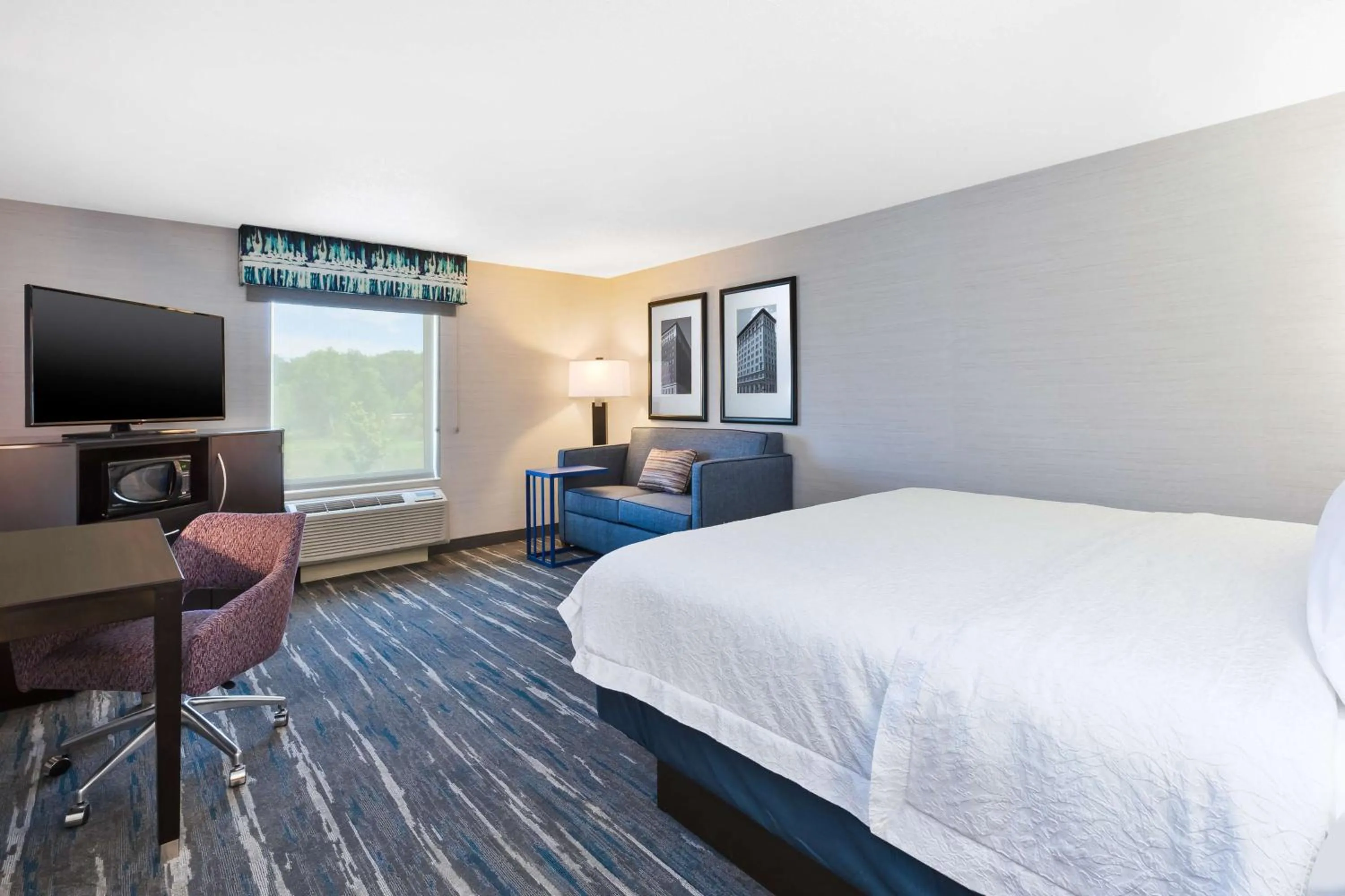 Bedroom, Bed in Hampton Inn and Suites Flint/Grand Blanc