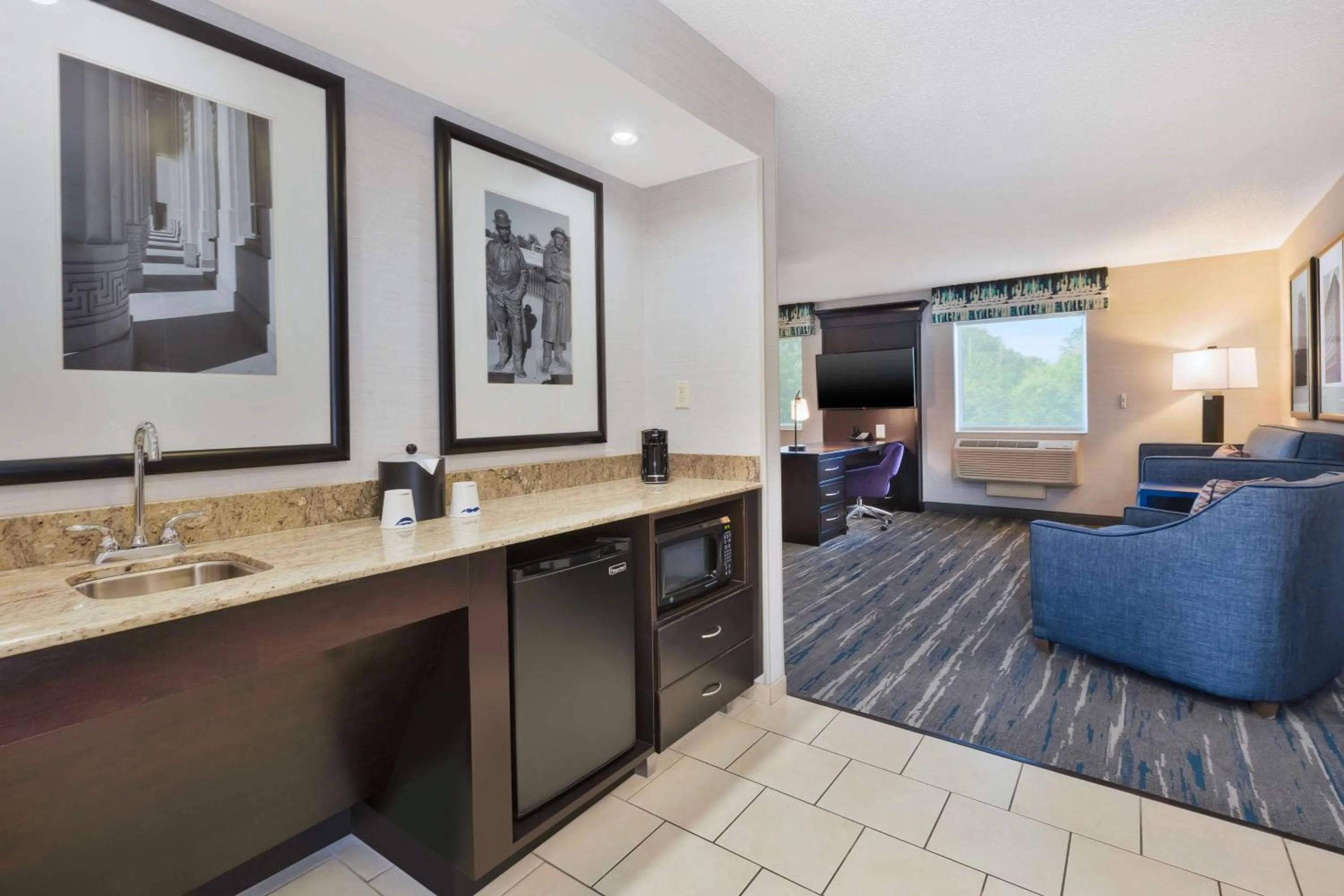 Bedroom in Hampton Inn and Suites Flint/Grand Blanc