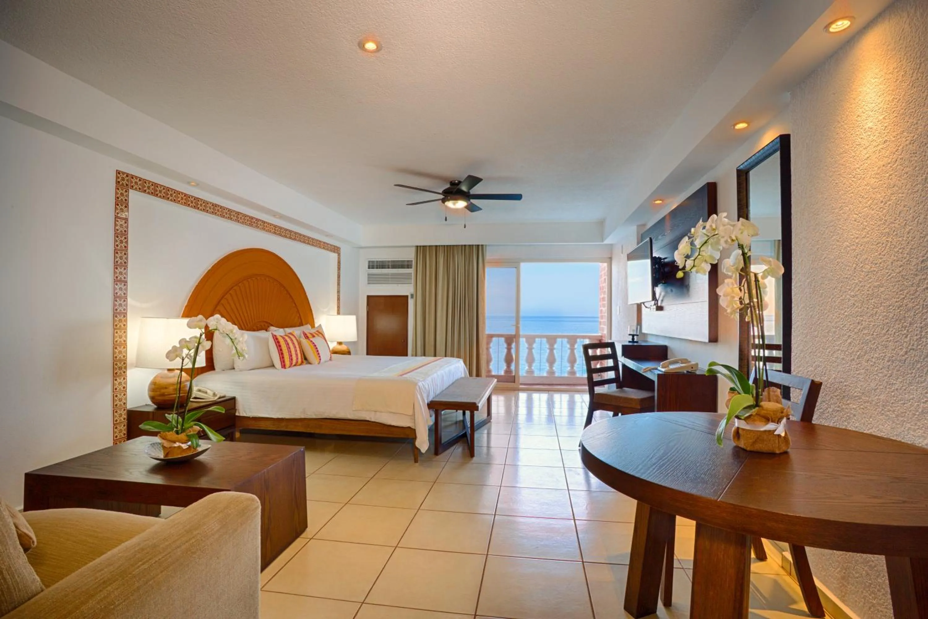 Bed in Costa Sur Resort & Spa