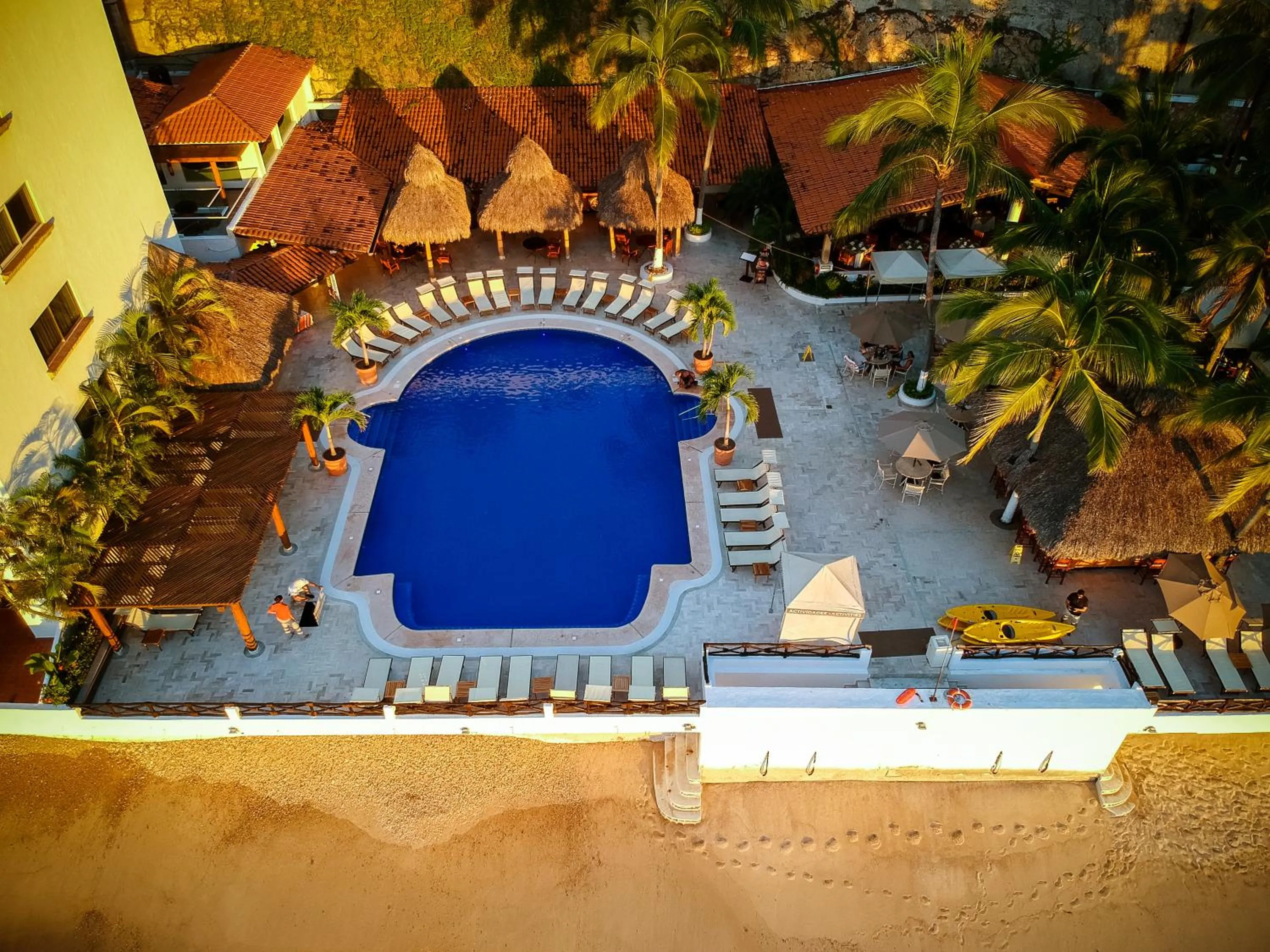 Swimming pool in Costa Sur Resort & Spa