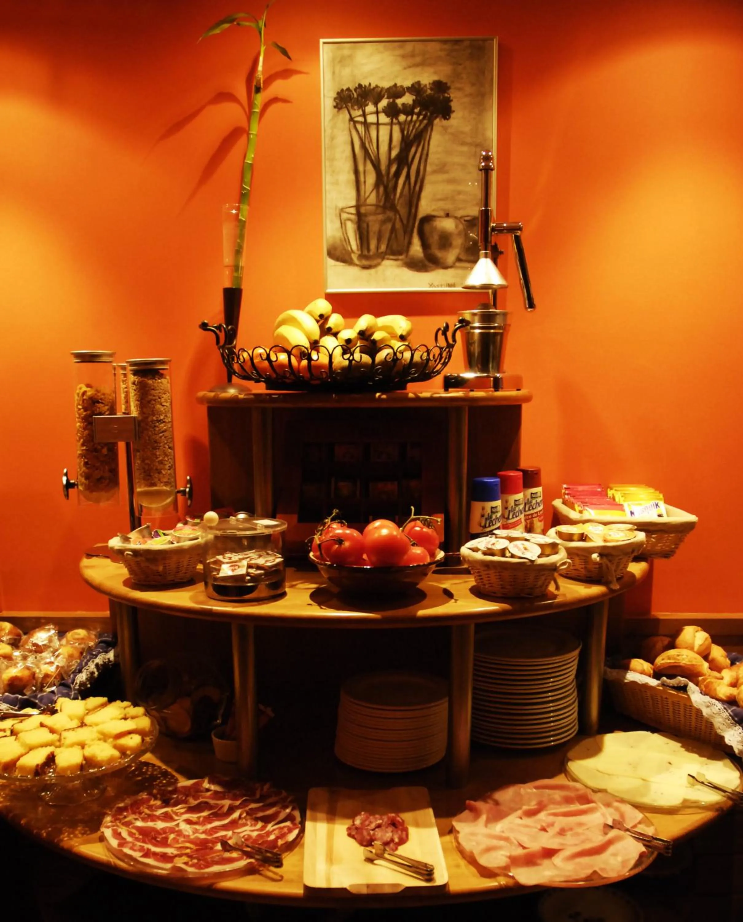 Food and drinks in Petit Hotel