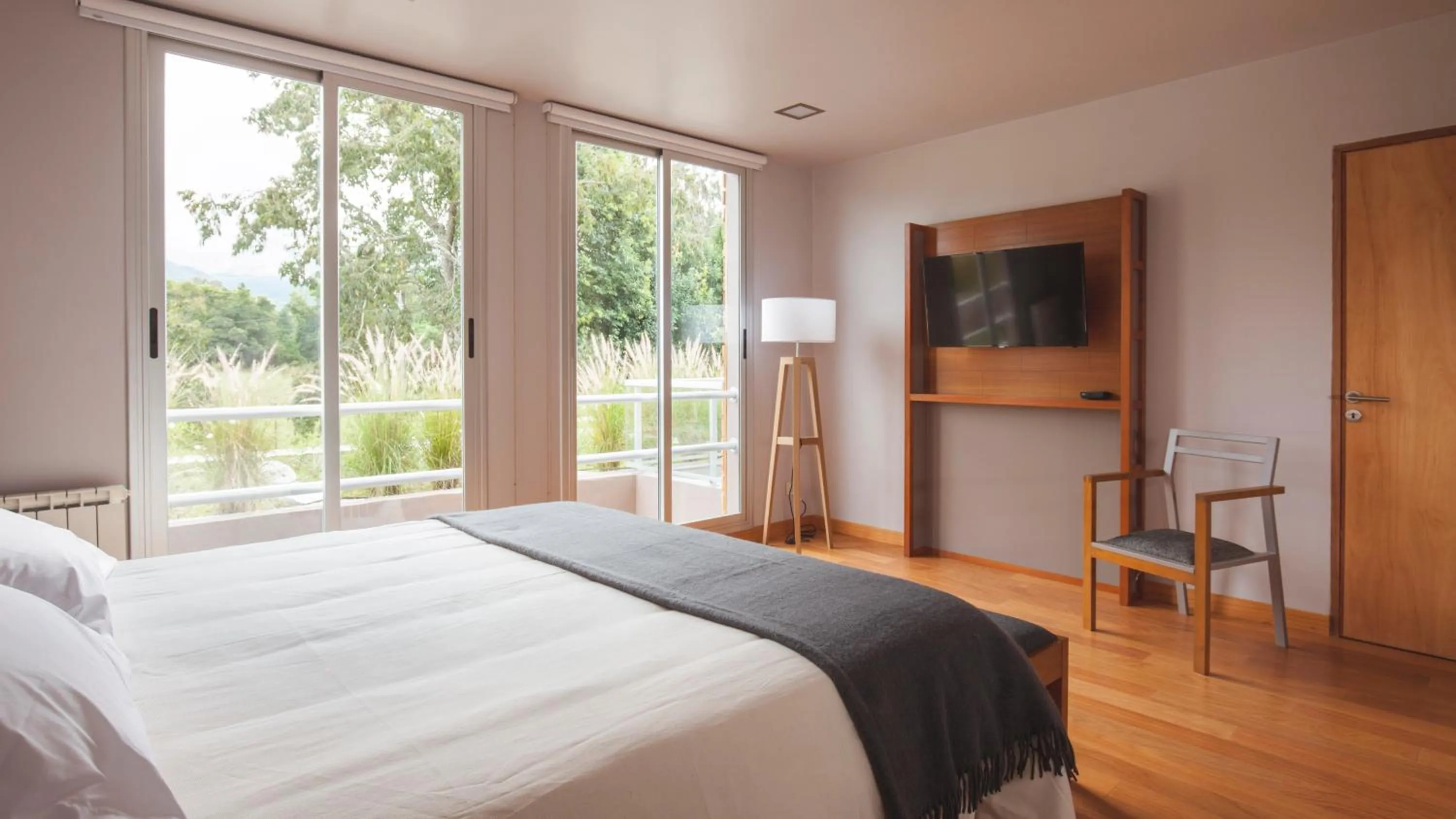 Photo of the whole room, Bed in Amalinas Hotel