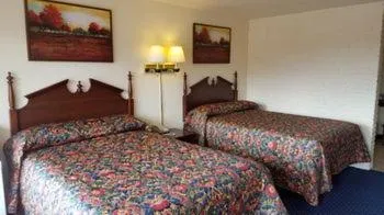 Bed in Red Carpet Inn - Blacksburg