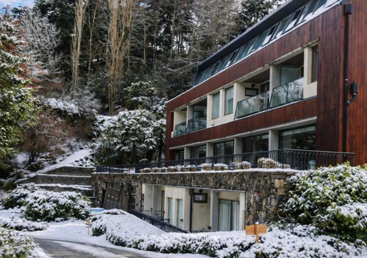 Property building in Paraíso Casa de Montaña