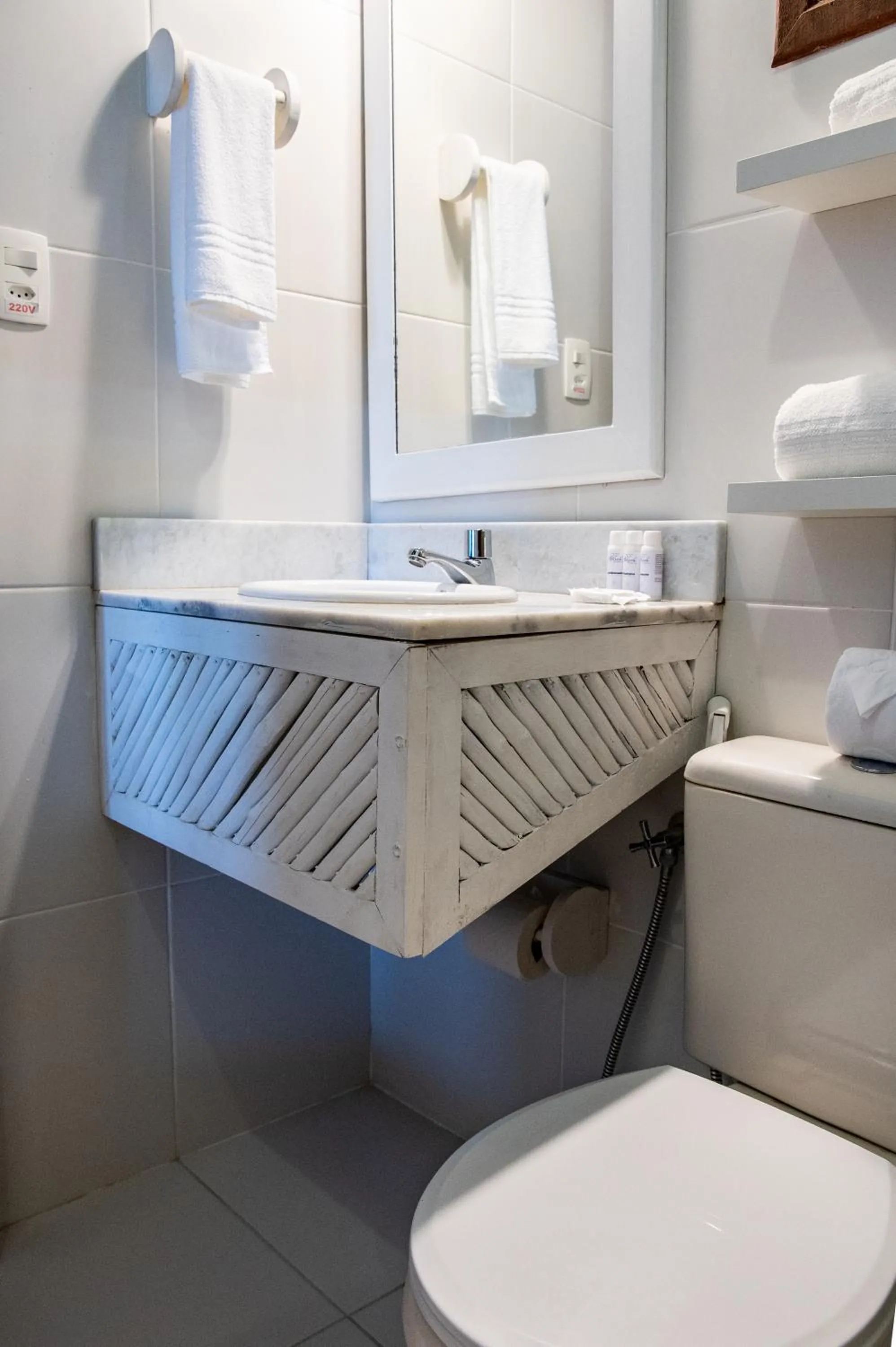 Bathroom in Pousada Aldeola by Slaviero Hotéis