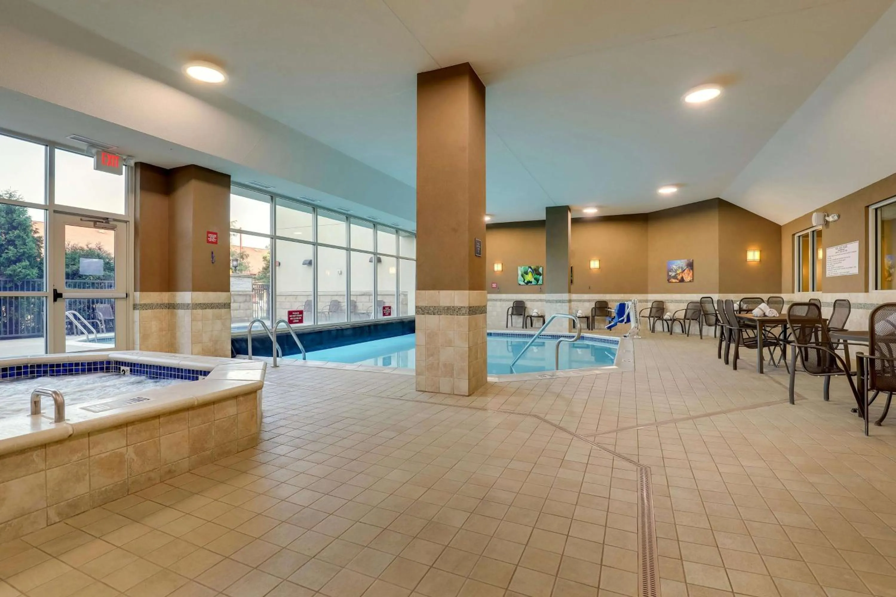 Pool view in Drury Inn & Suites Grand Rapids