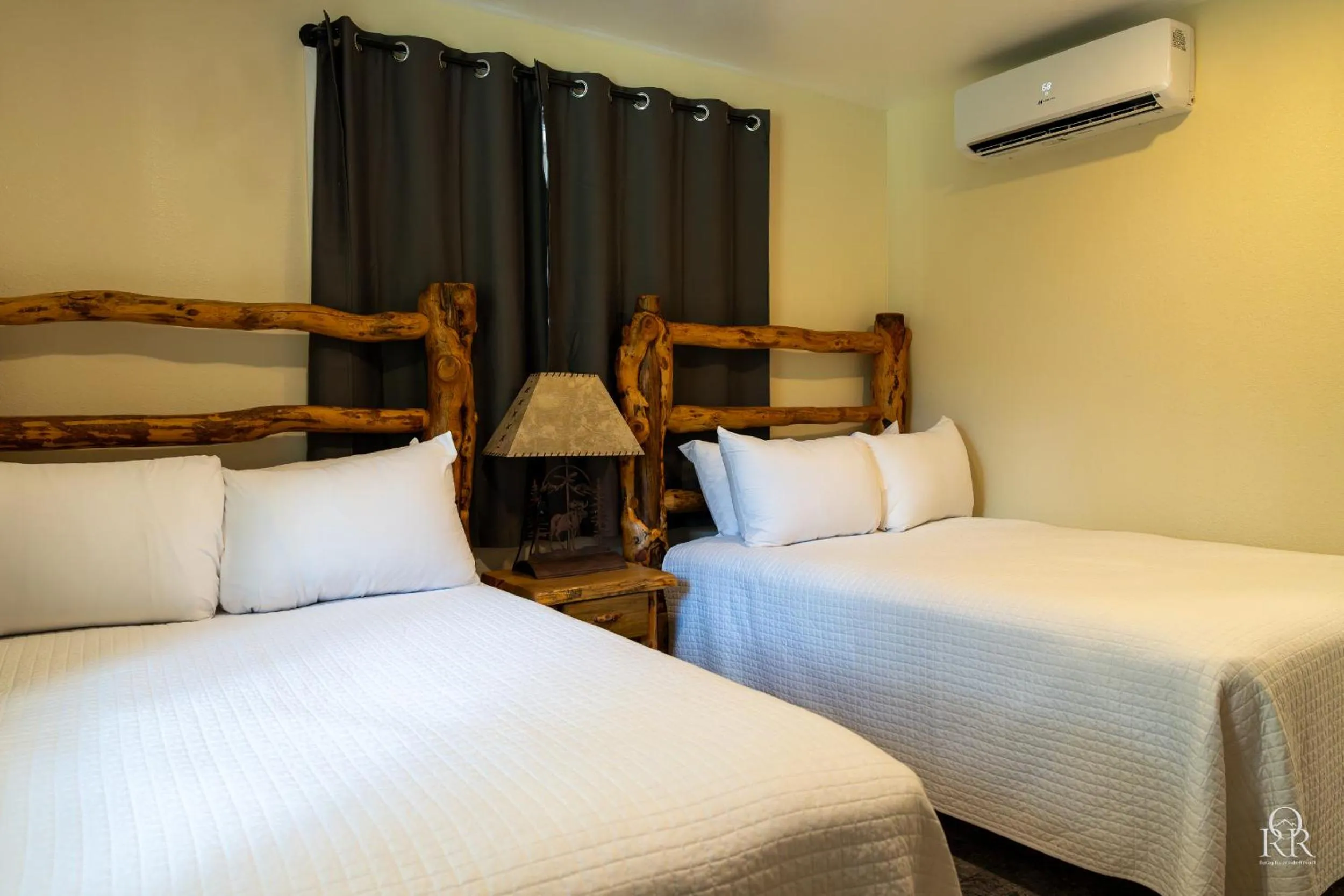 Bed in Ouray Riverside Resort - Inn & Cabins